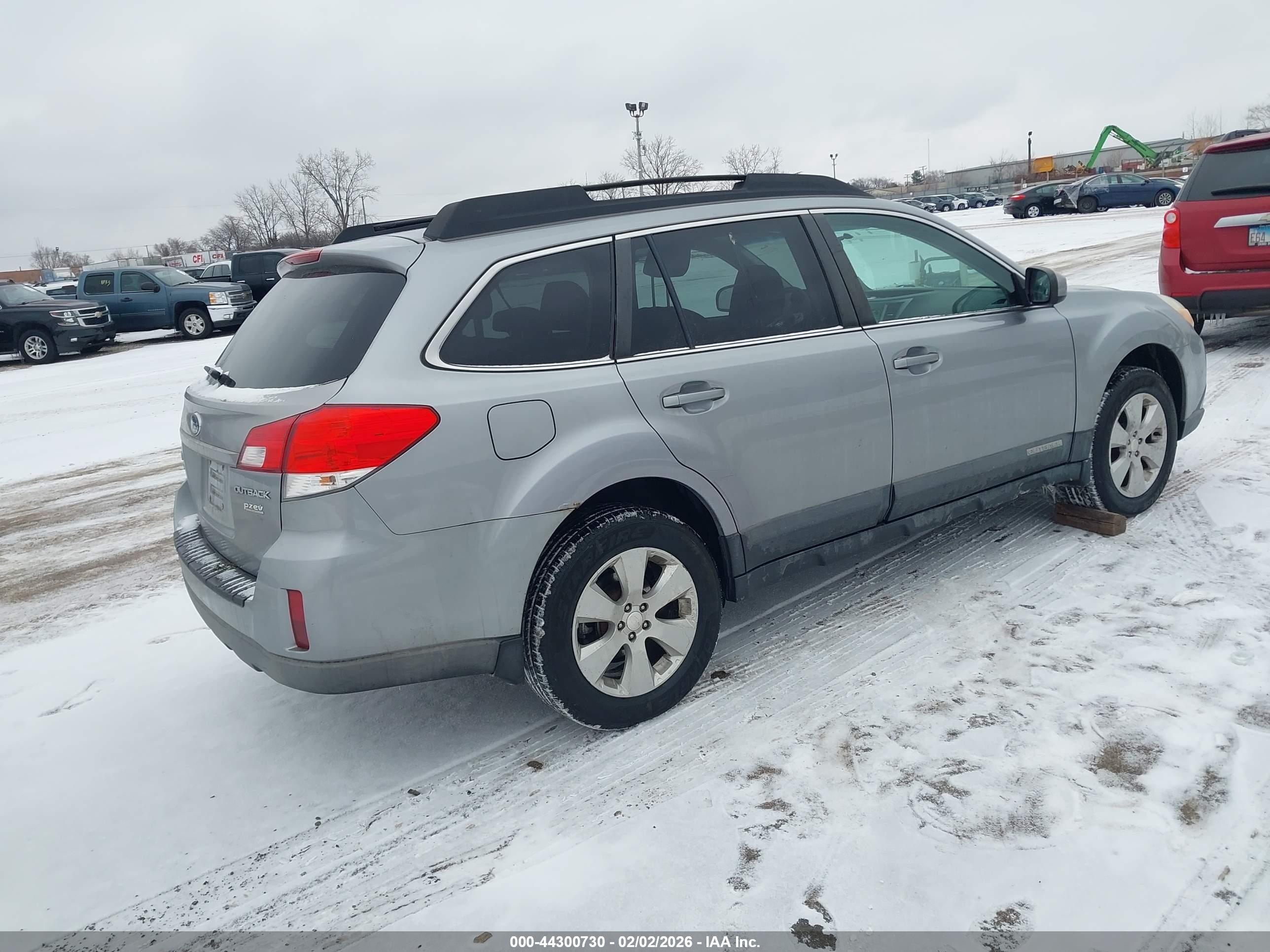 SUBARU OUTBACK image 4