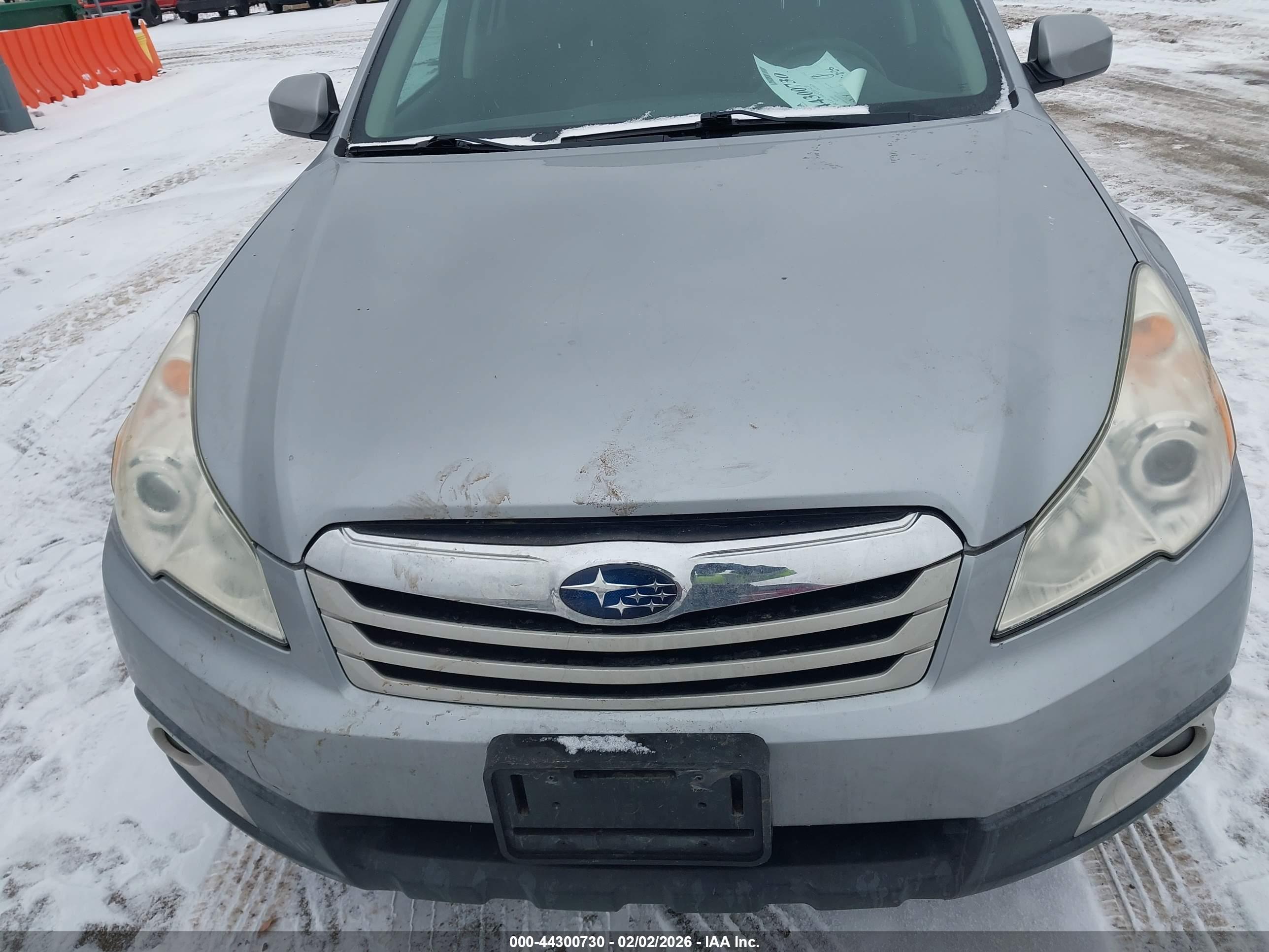 SUBARU OUTBACK image 6