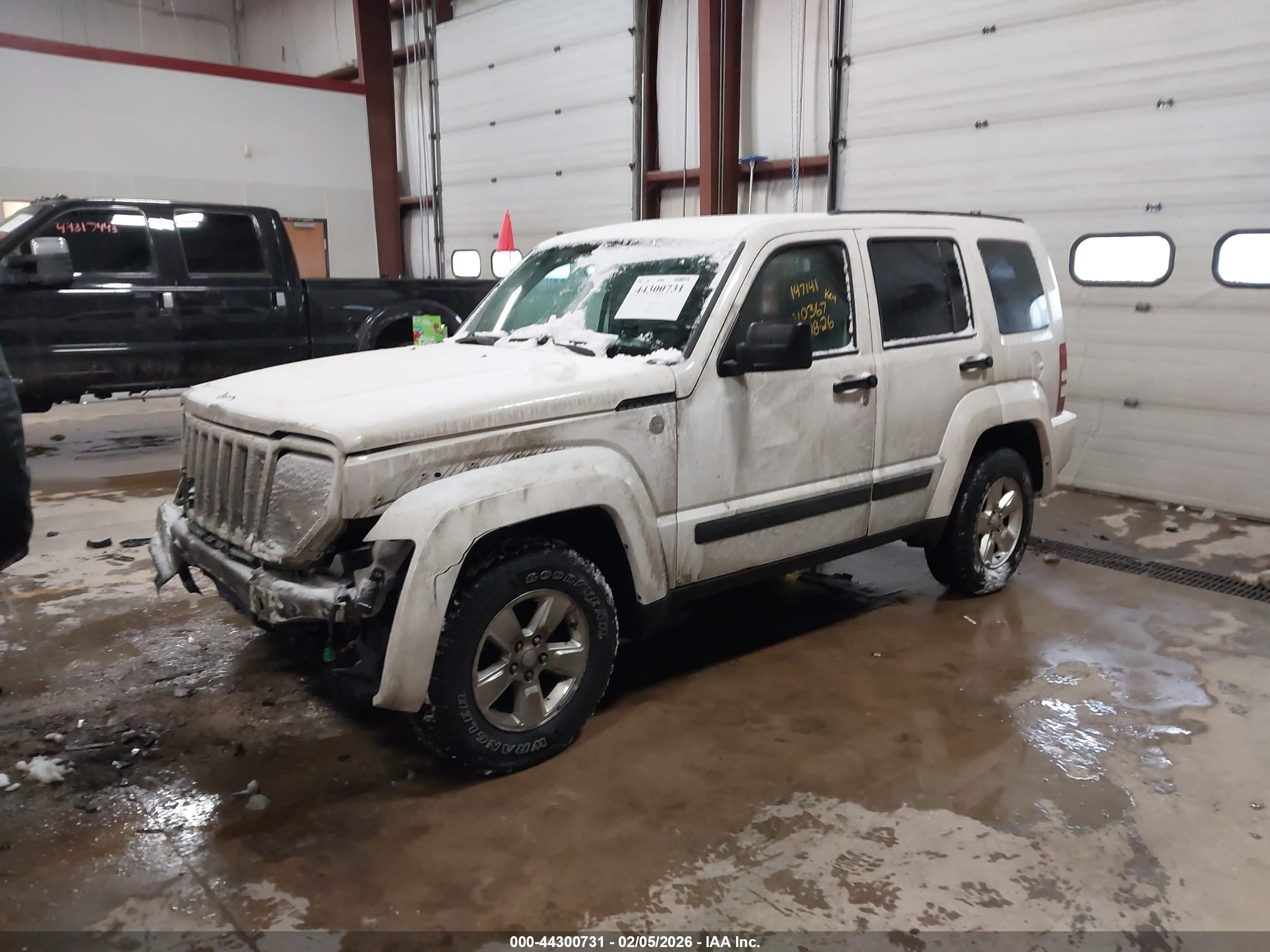 JEEP LIBERTY image 2