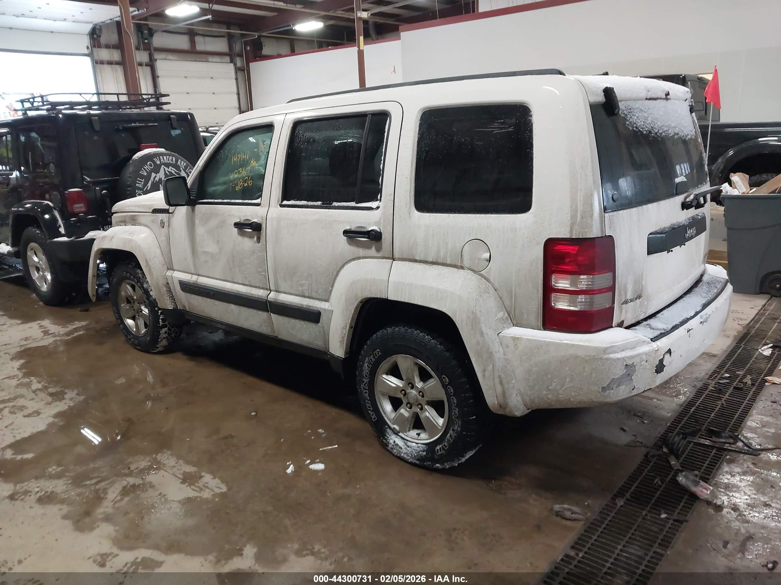 JEEP LIBERTY image 3