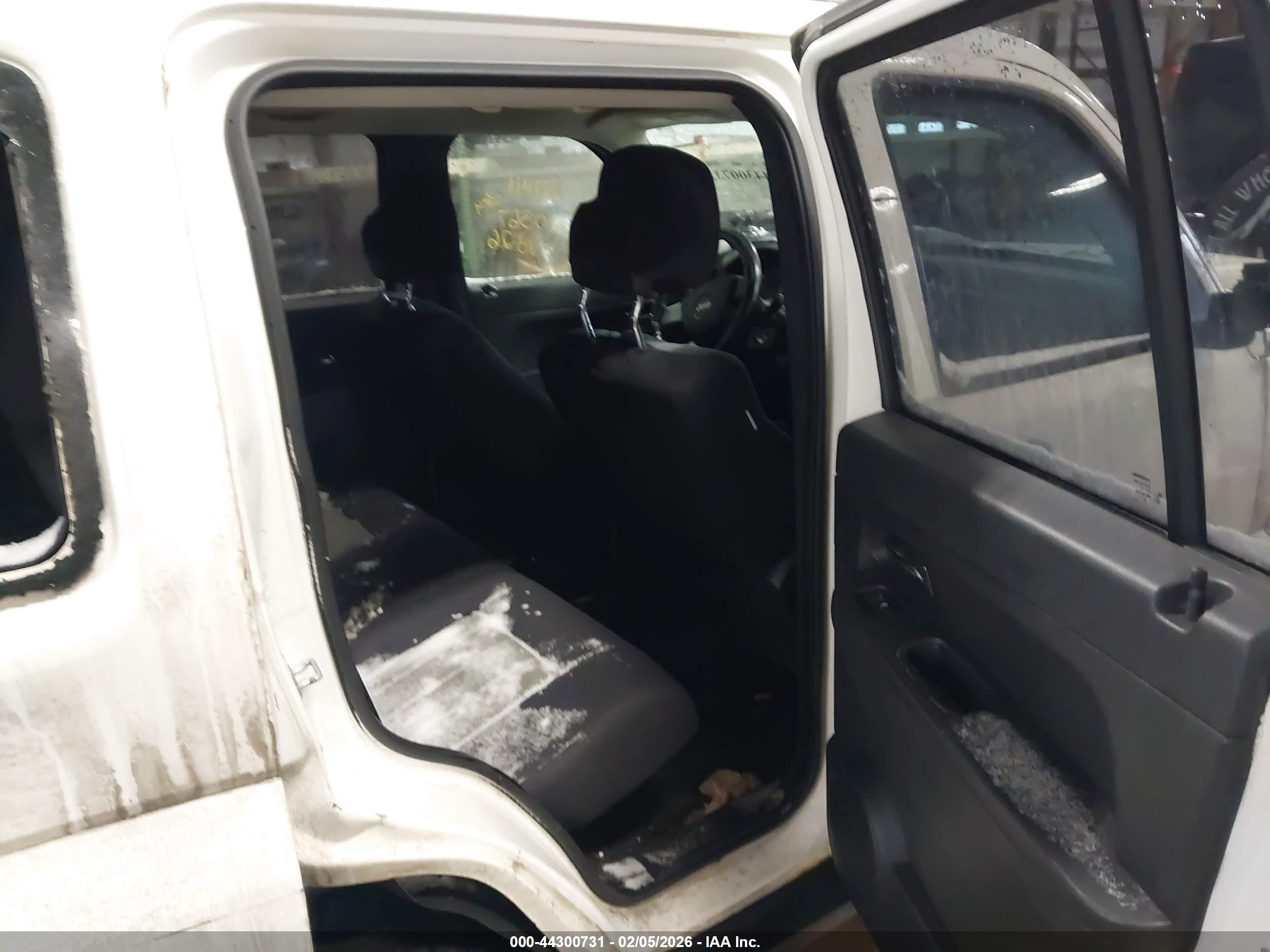 JEEP LIBERTY image 8