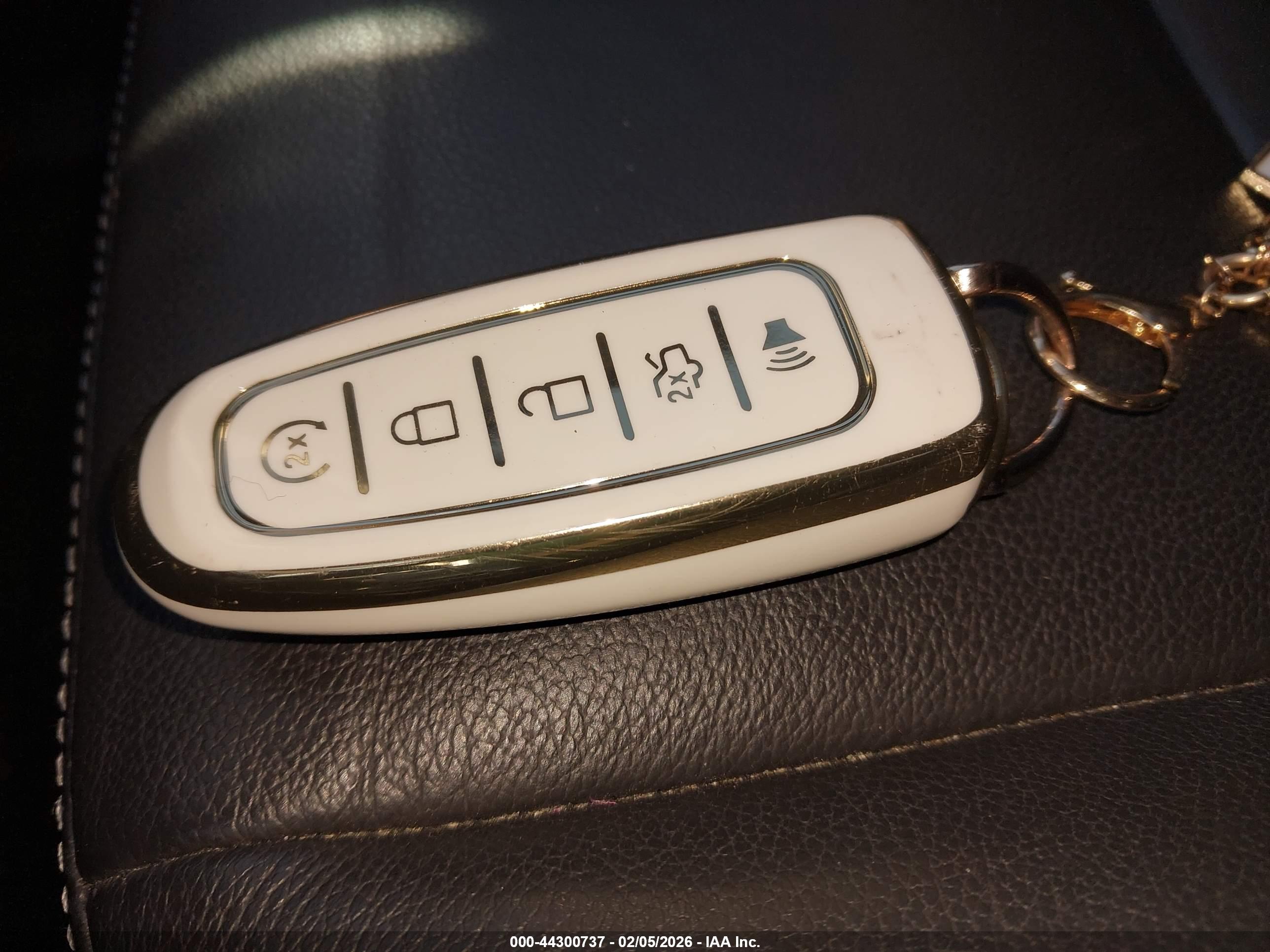 FORD ESCAPE image 11