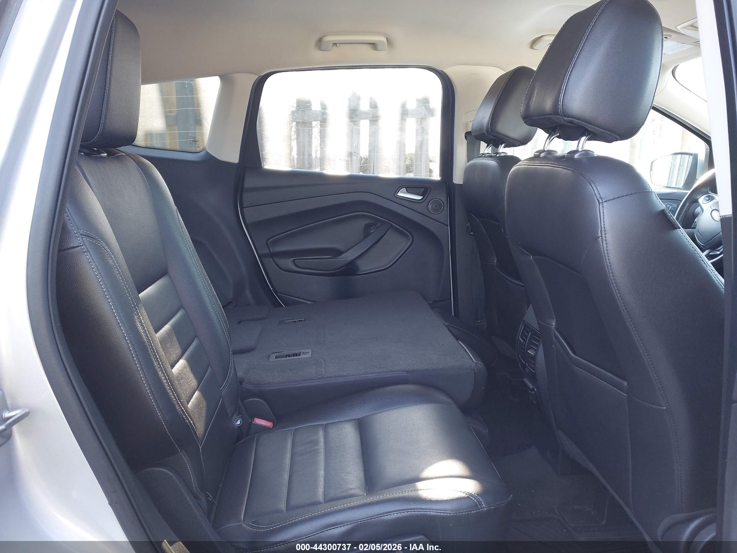 FORD ESCAPE image 8