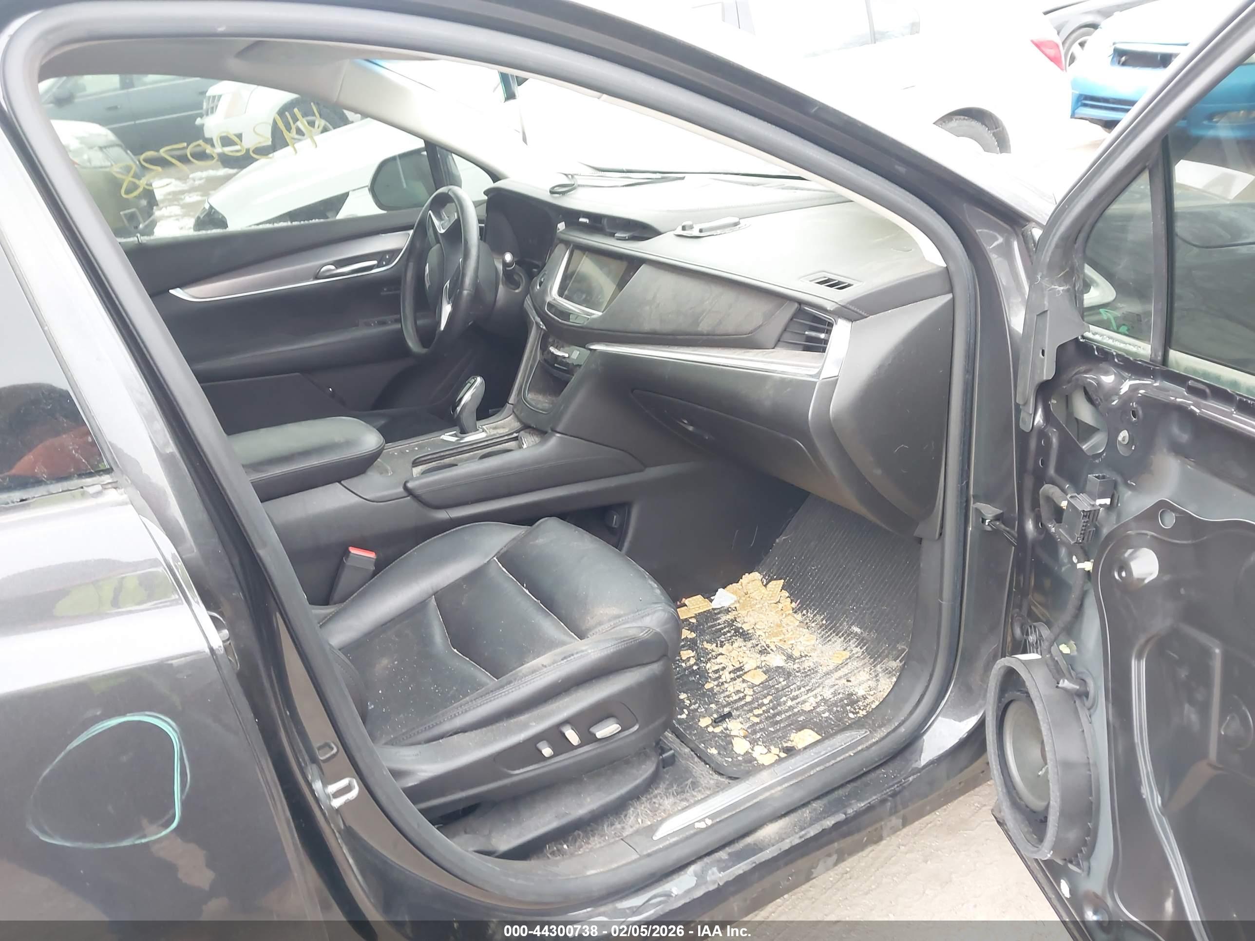 CADILLAC XT5 image 5