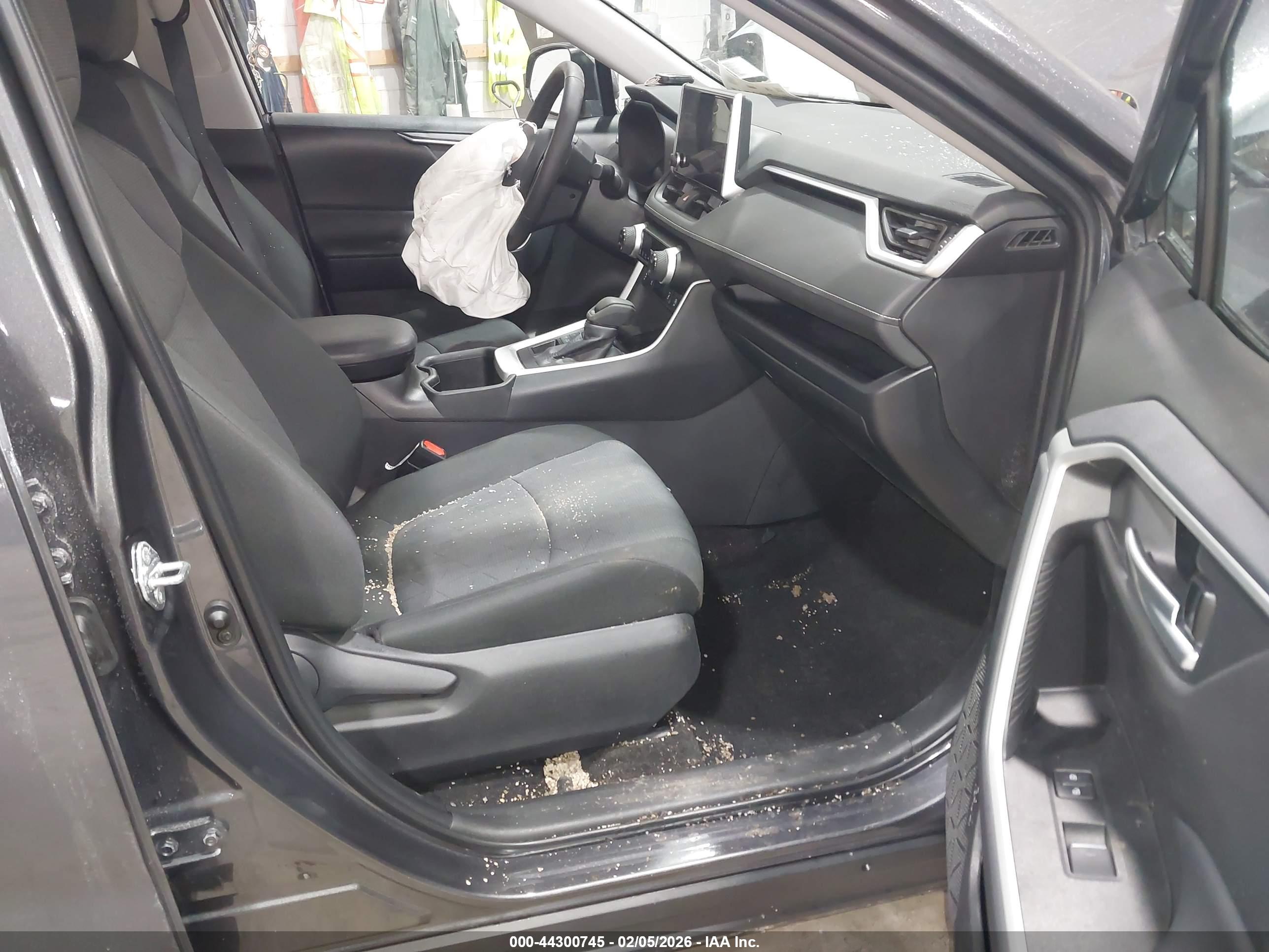 TOYOTA RAV4 image 5