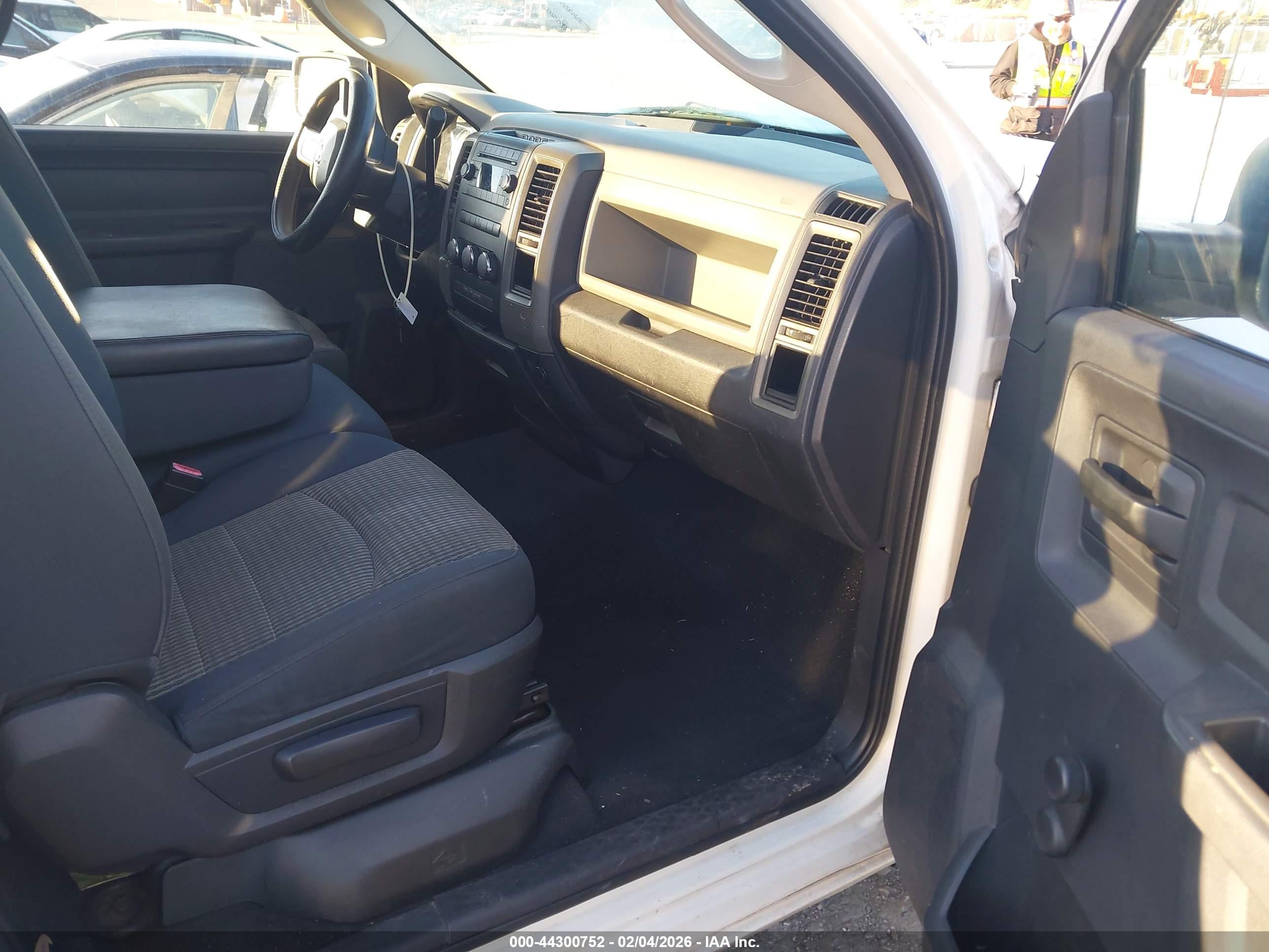 DODGE RAM image 5