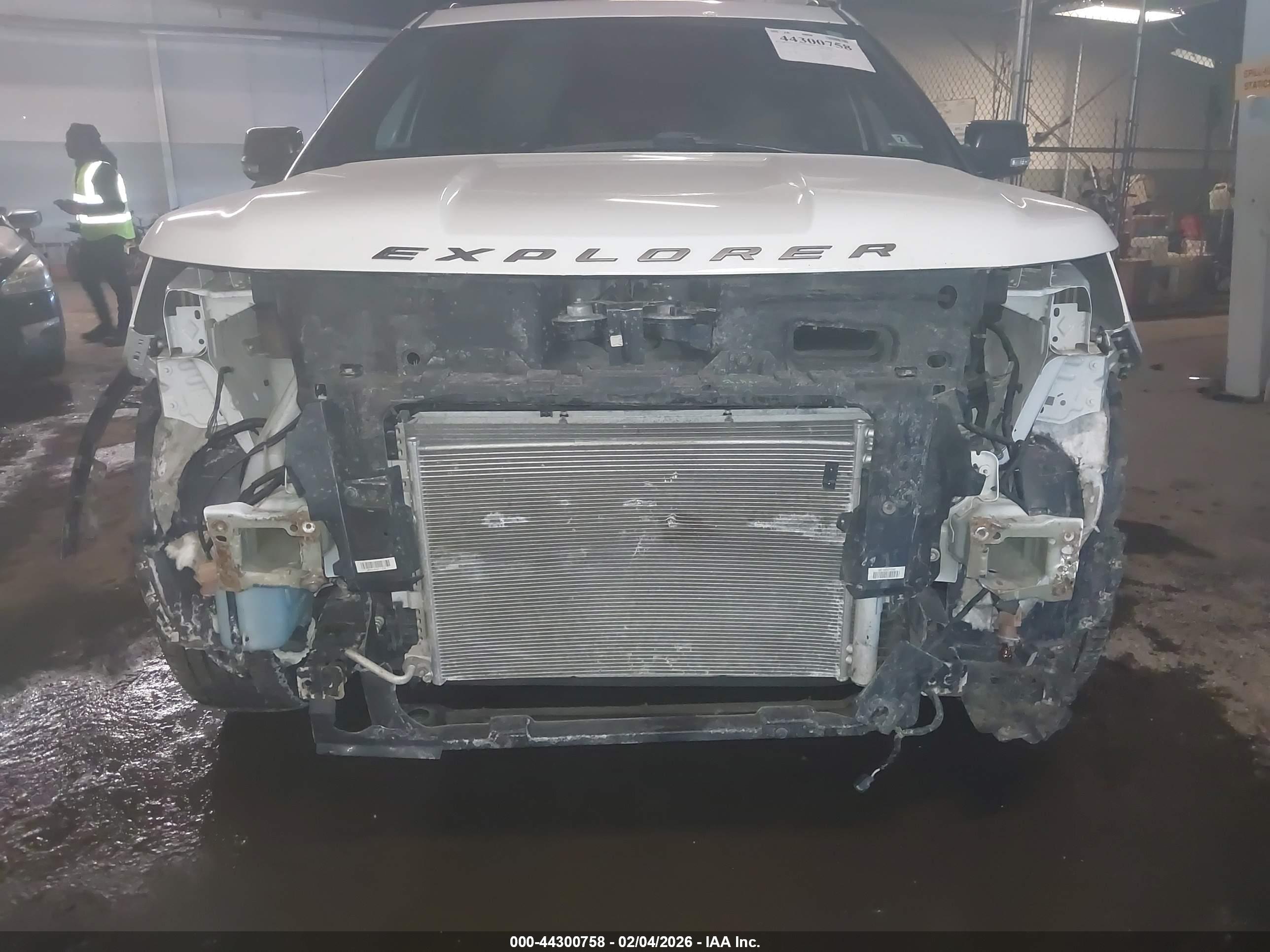 FORD EXPLORER image 6