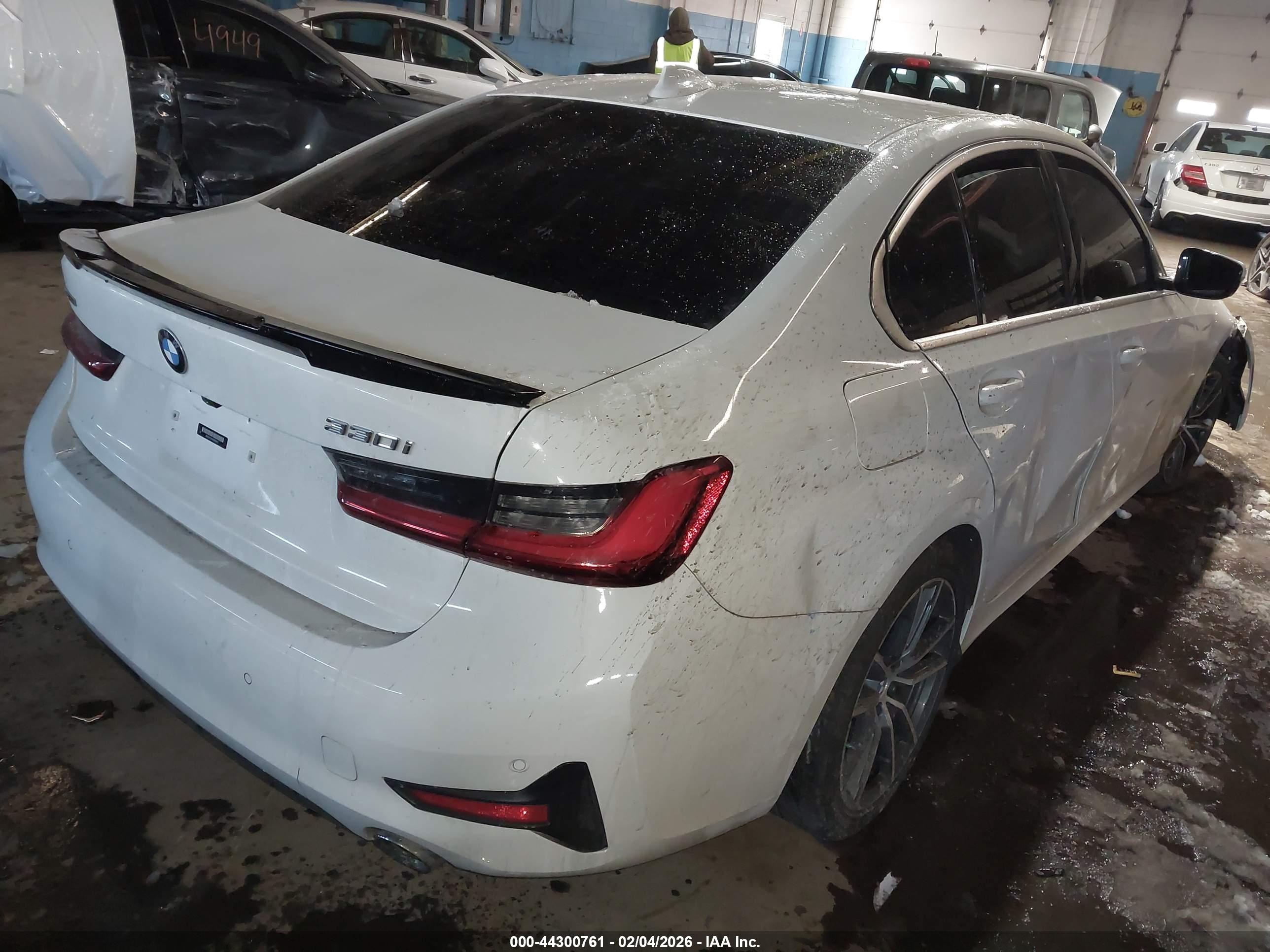 BMW 330I image 4