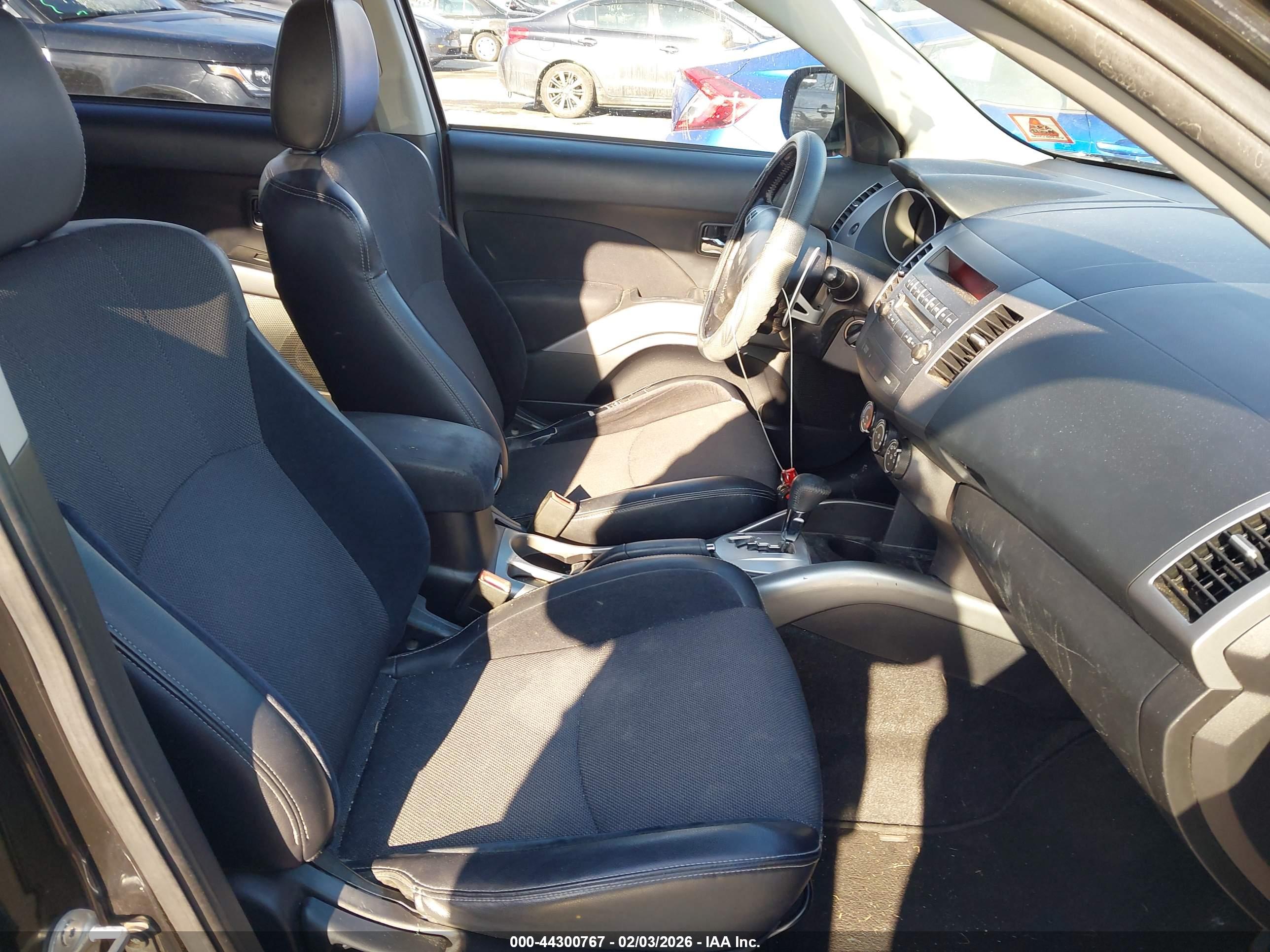 MITSUBISHI OUTLANDER image 5