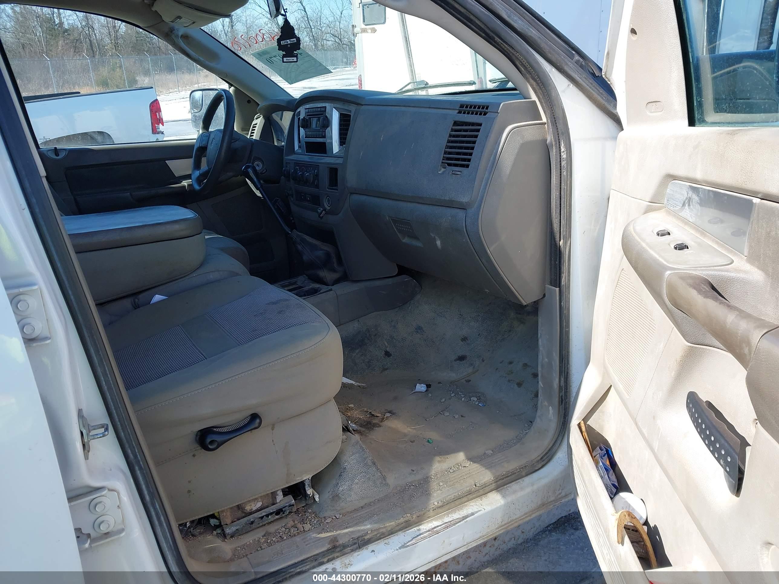 DODGE RAM image 7