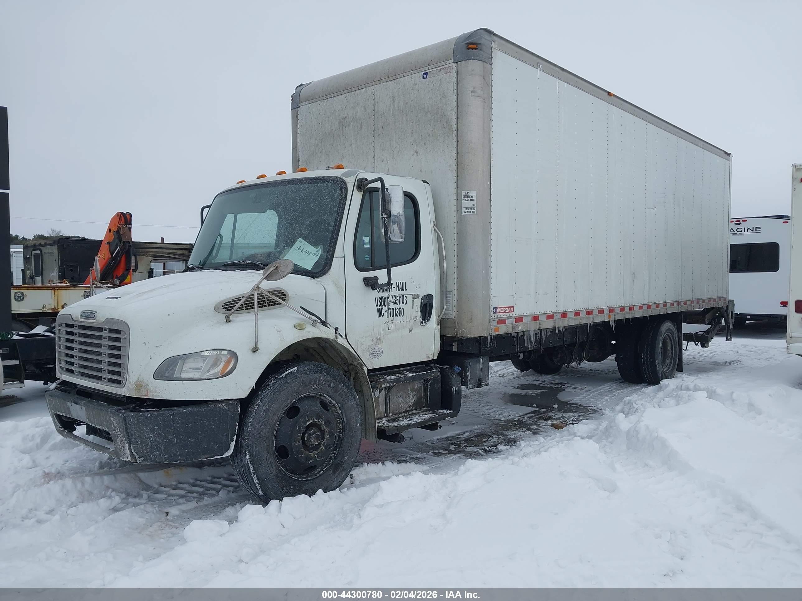 FREIGHTLINER M2 image 2
