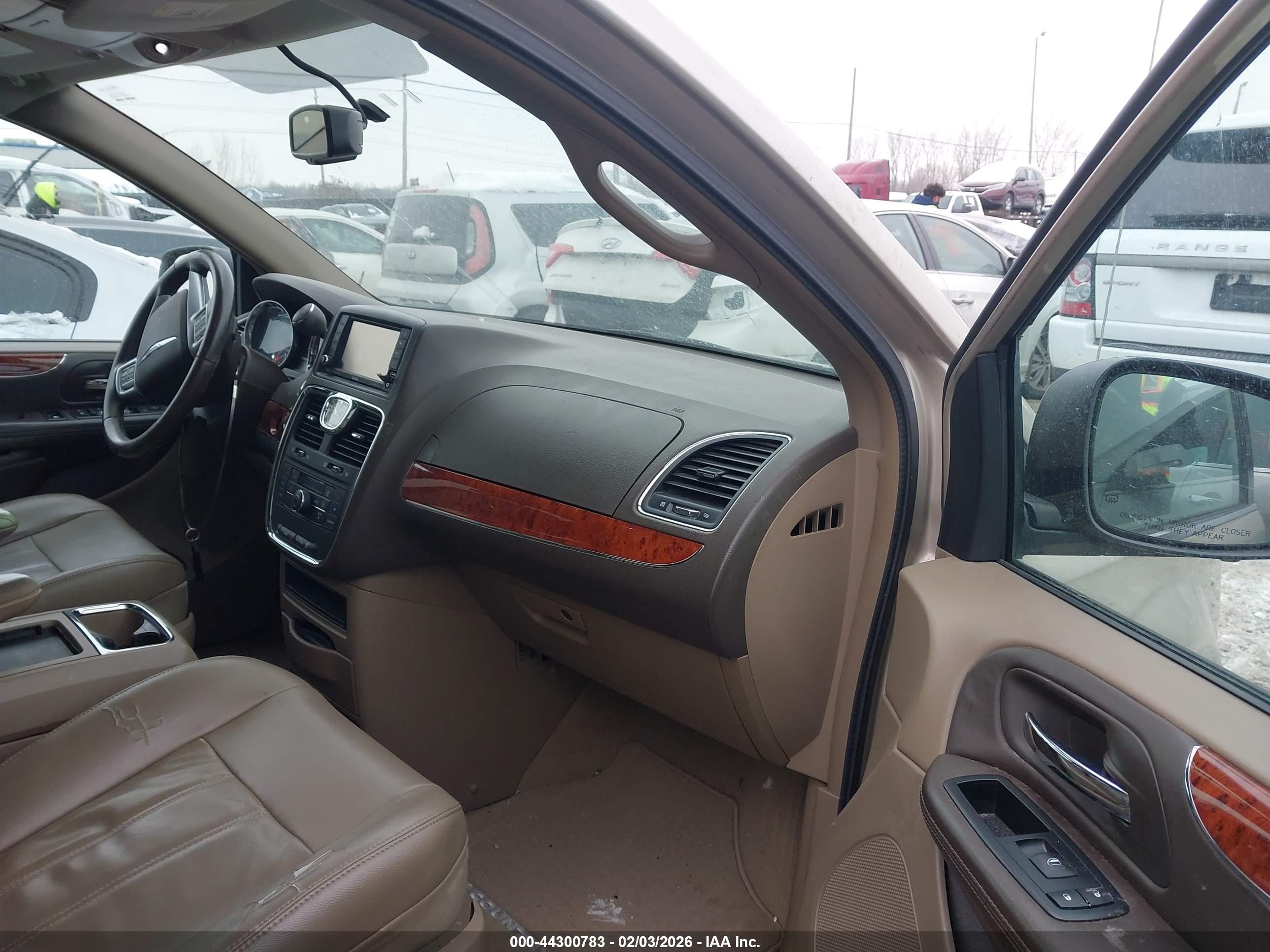 CHRYSLER TOWN image 5