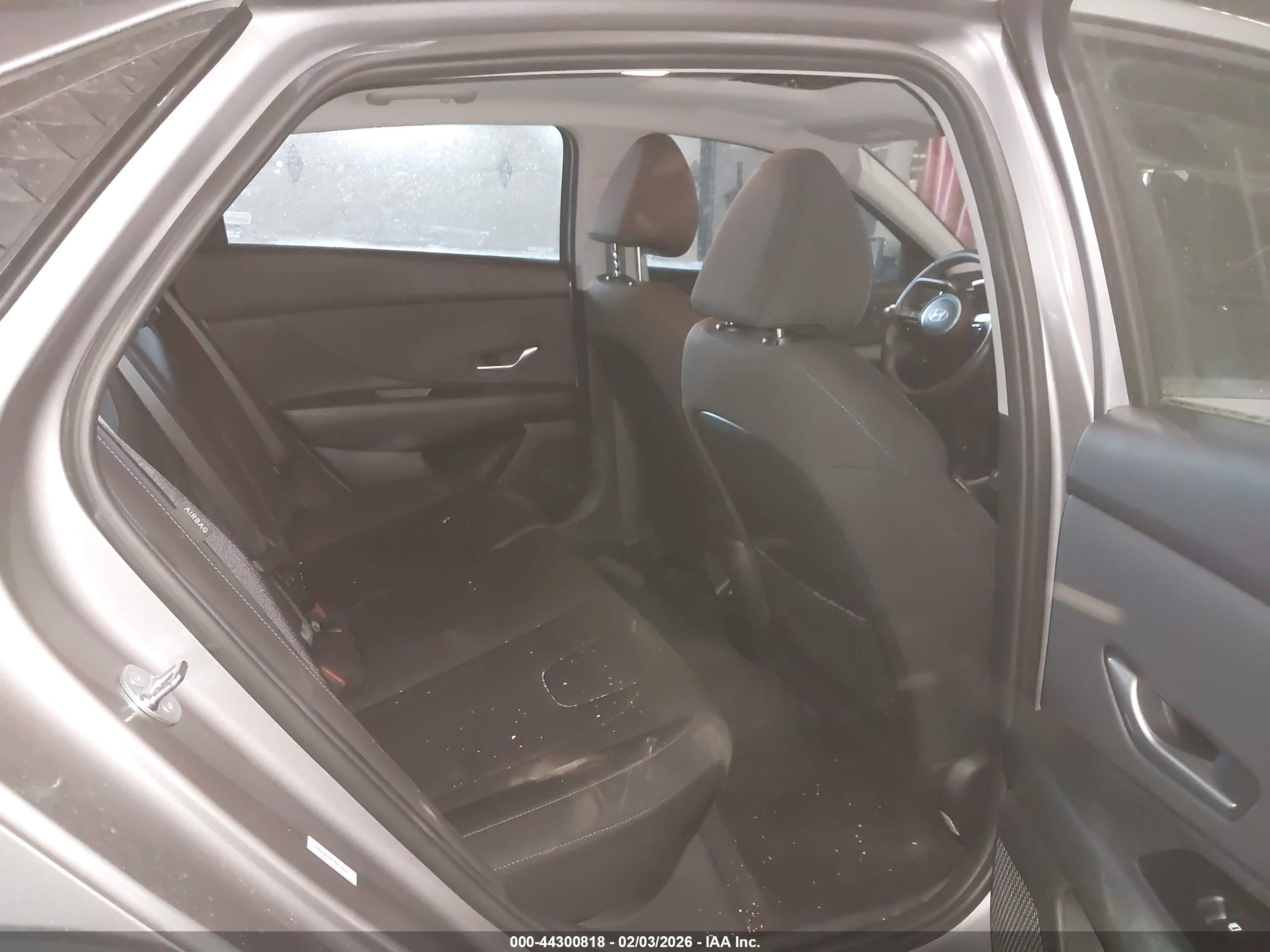 HYUNDAI ELANTRA image 8