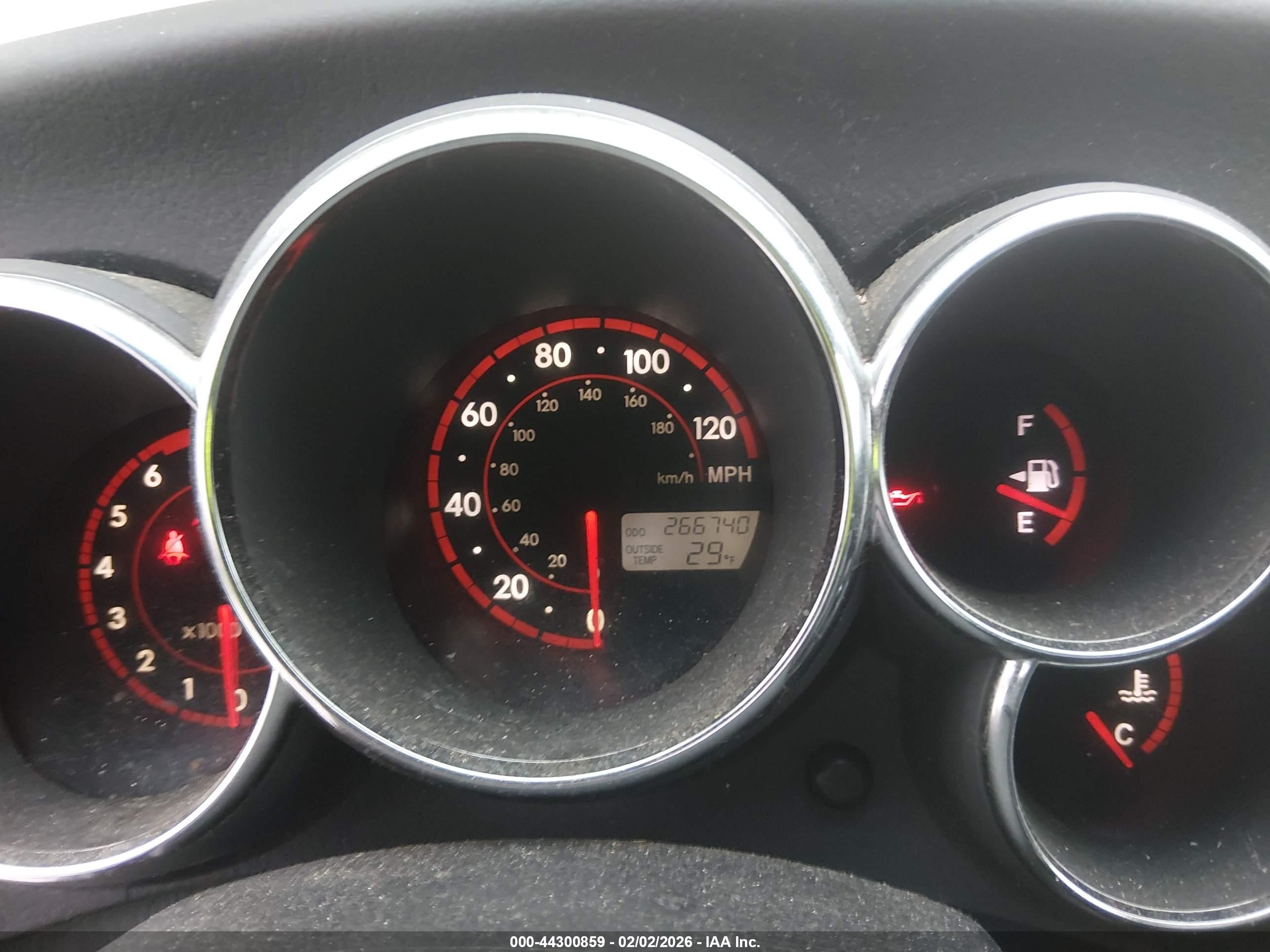 PONTIAC VIBE image 7