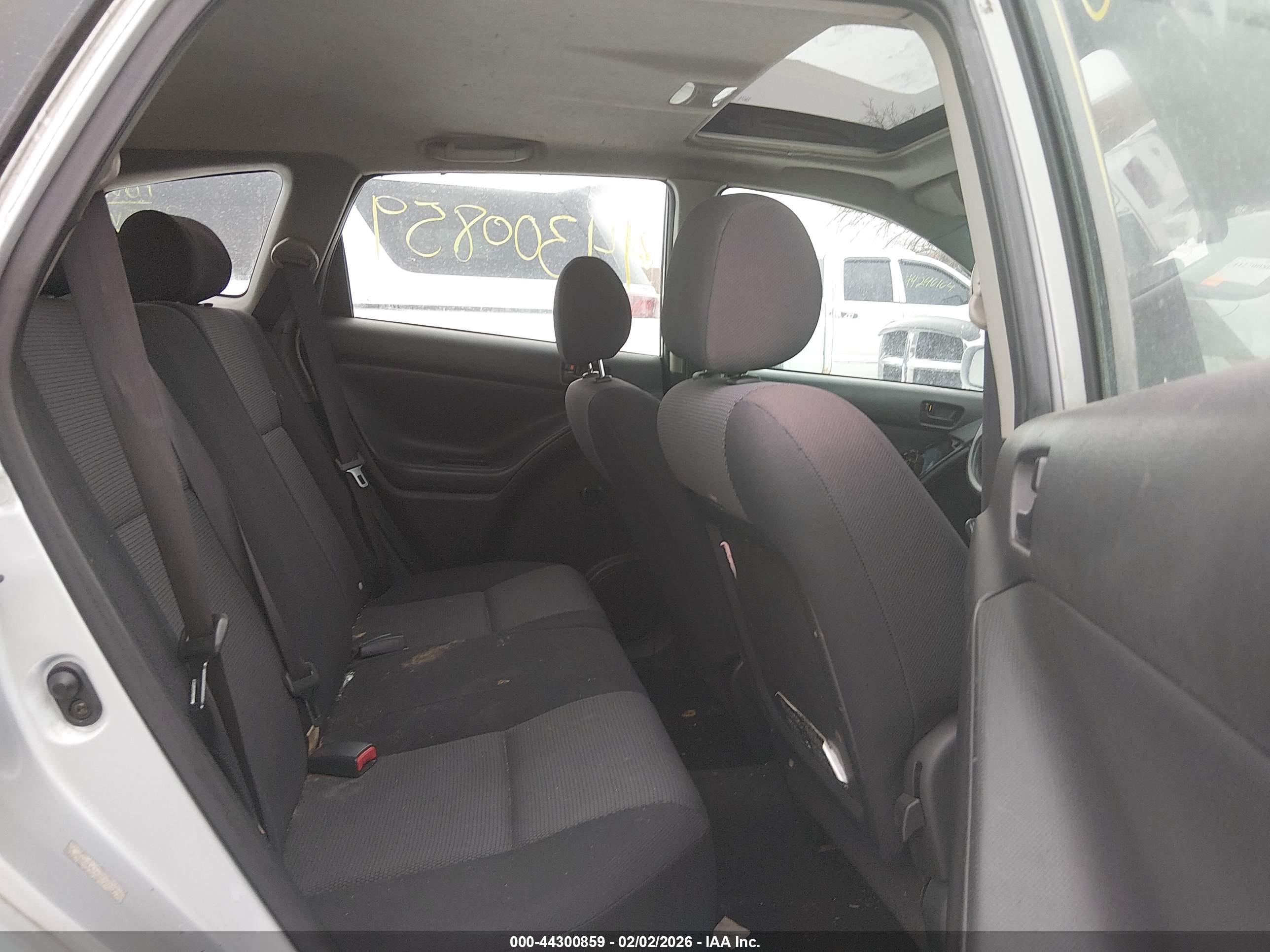 PONTIAC VIBE image 8