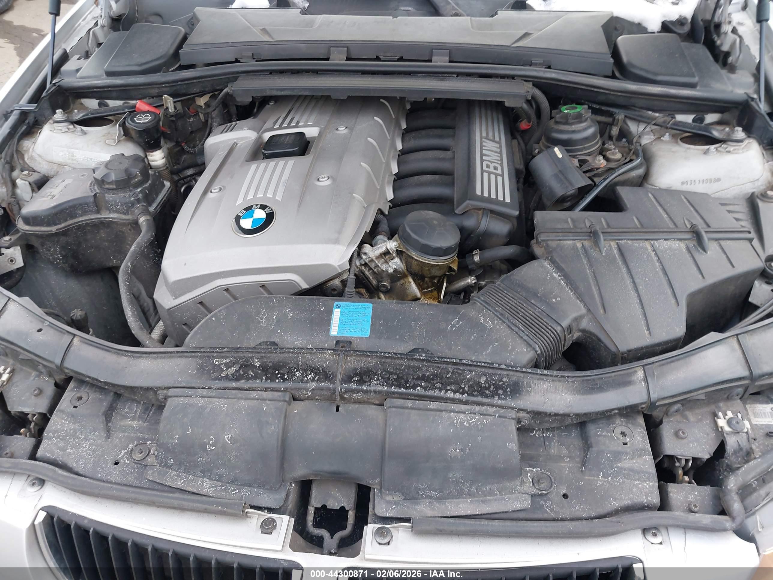 BMW 323I image 10
