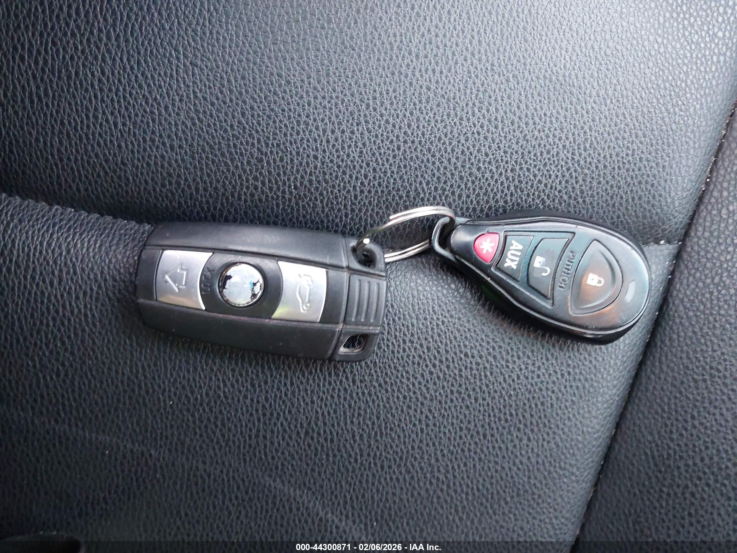 BMW 323I image 11