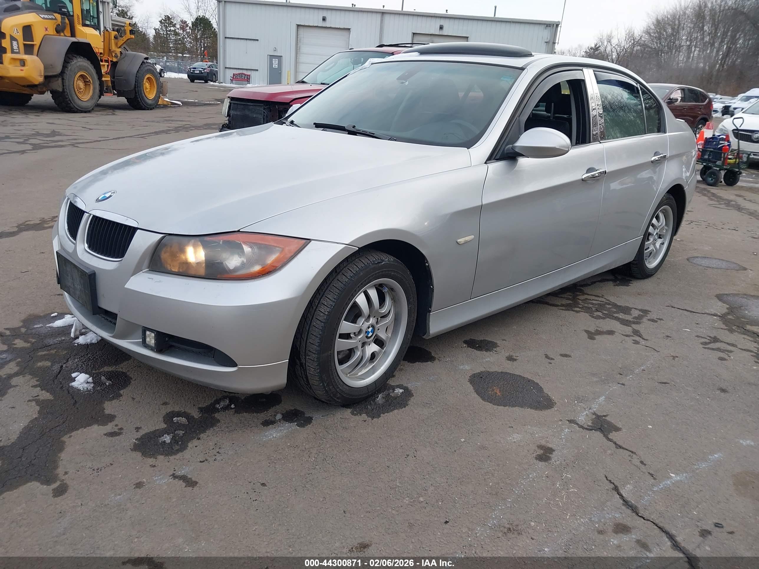 BMW 323I image 2