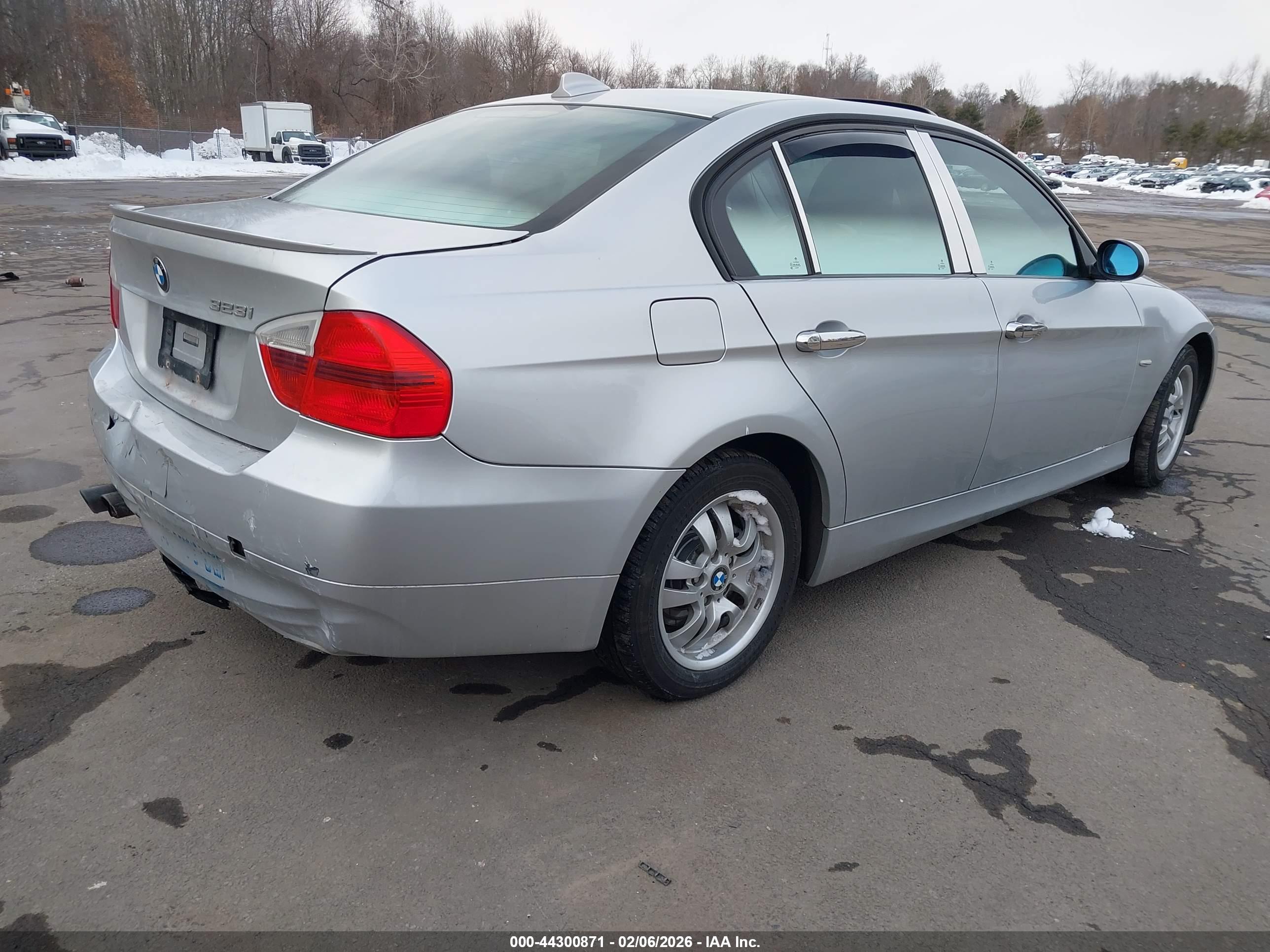 BMW 323I image 4