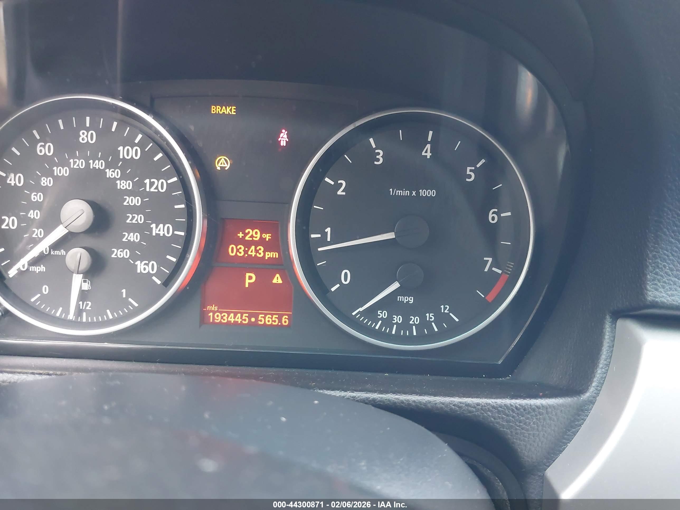 BMW 323I image 7