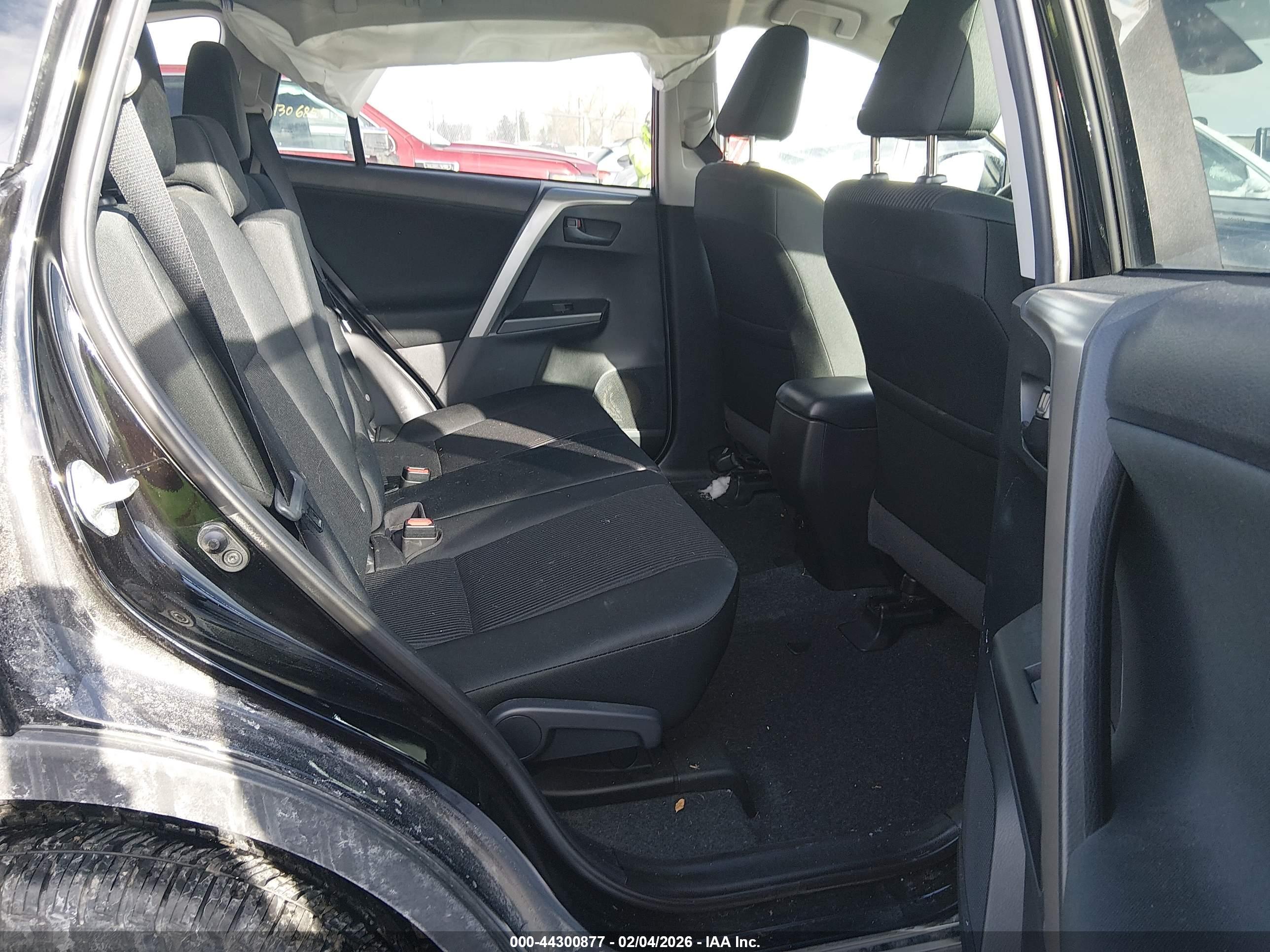 TOYOTA RAV4 image 8