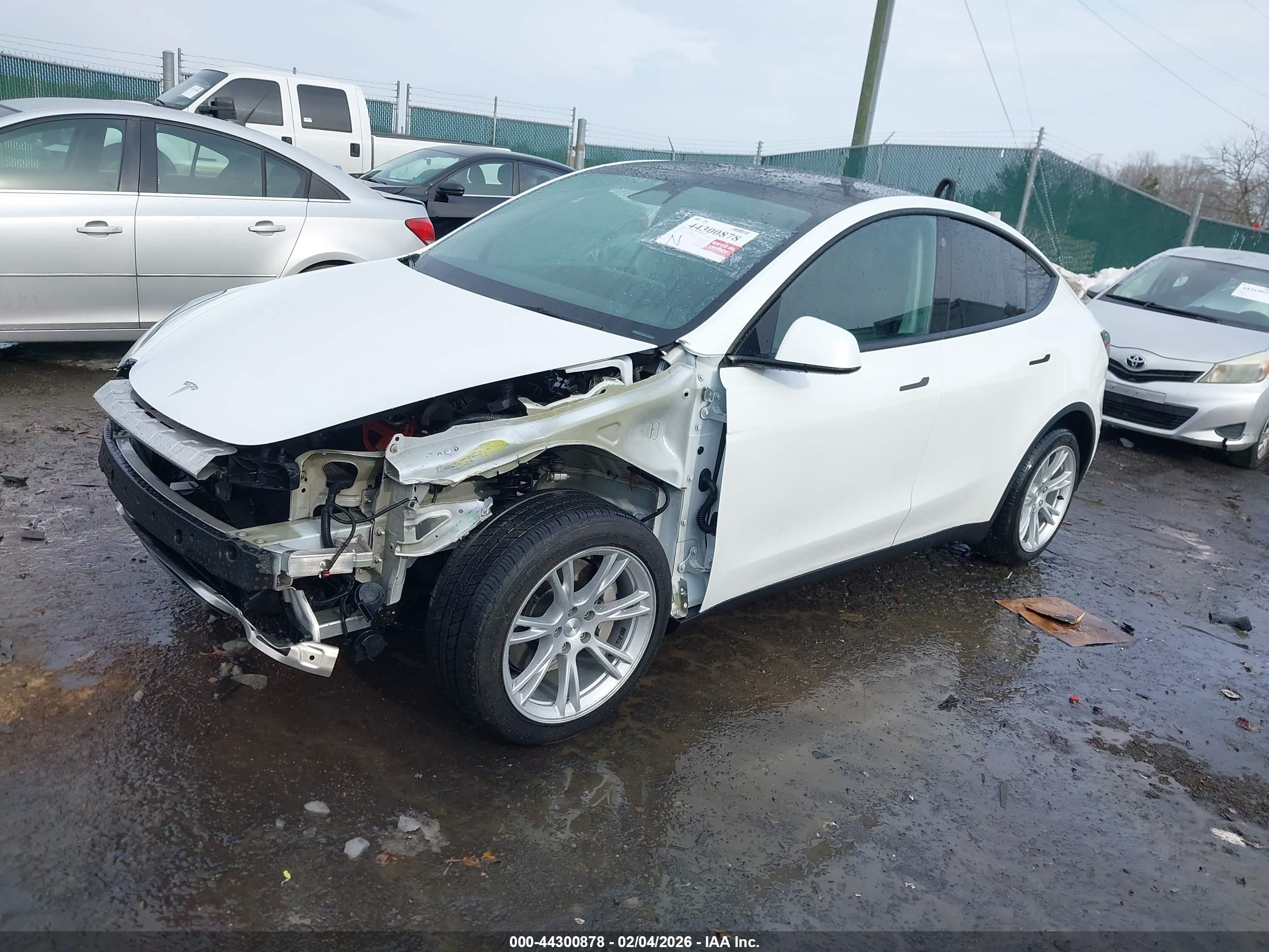 TESLA MODEL image 2