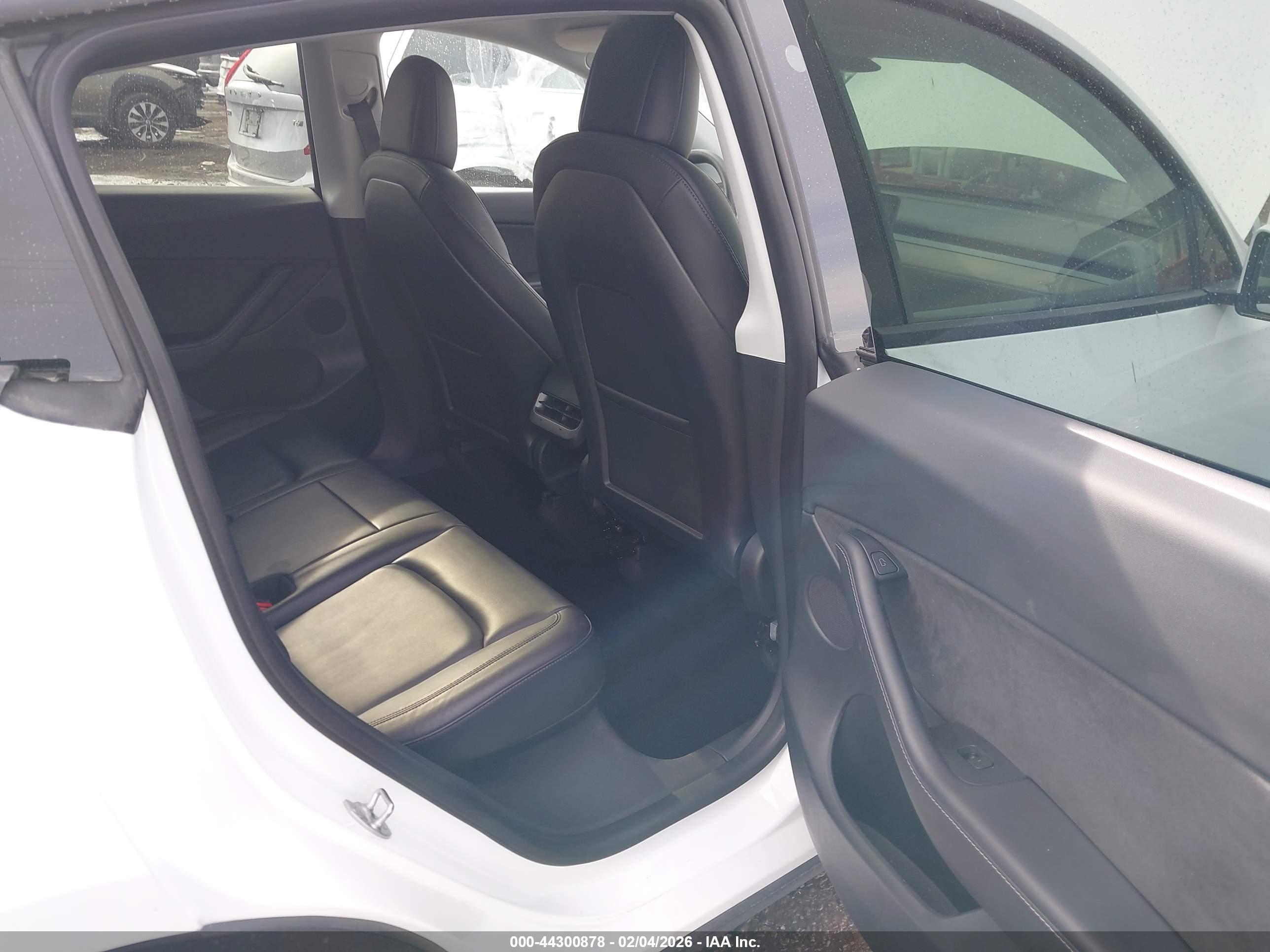 TESLA MODEL image 8