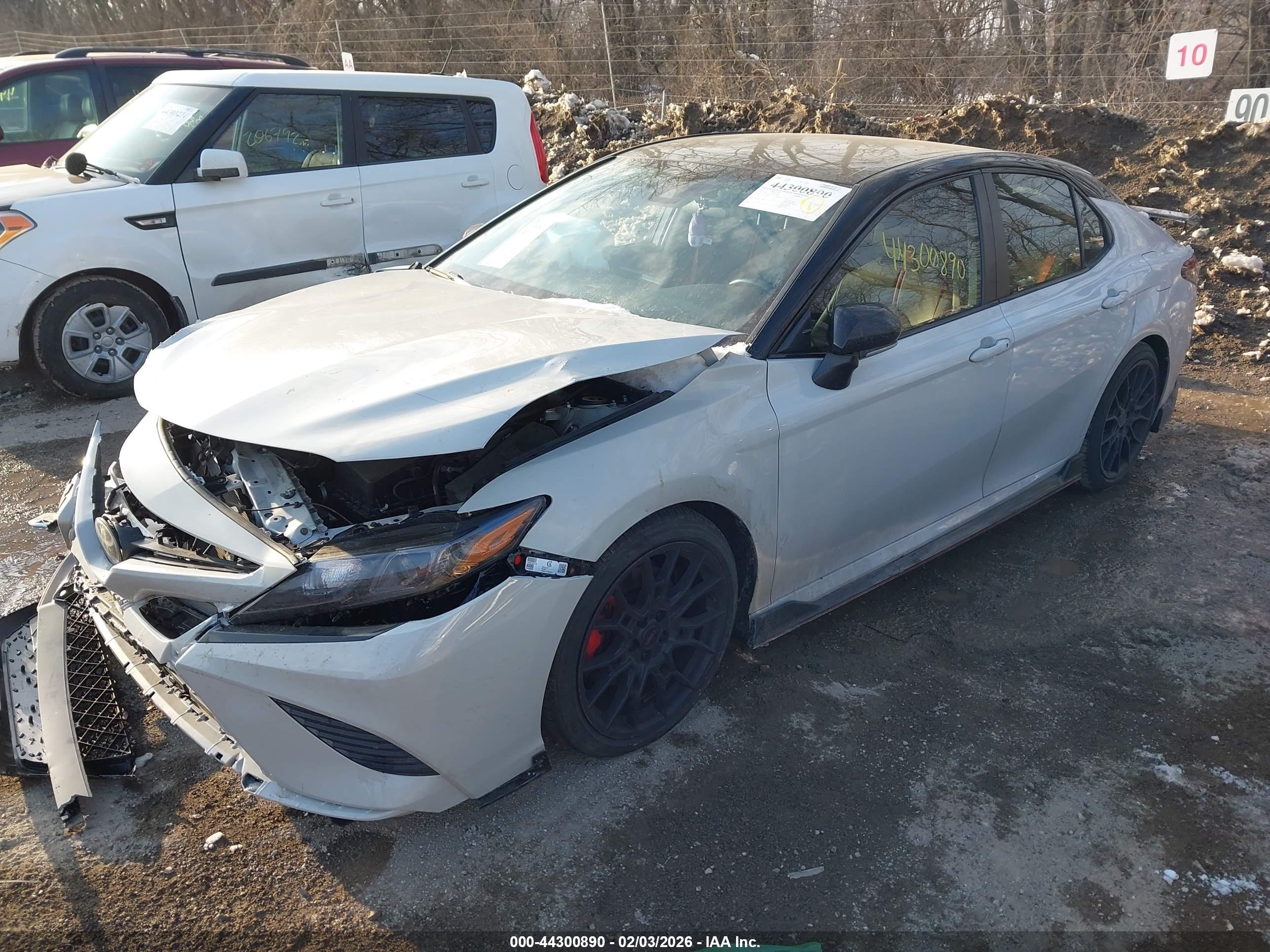 TOYOTA CAMRY image 2