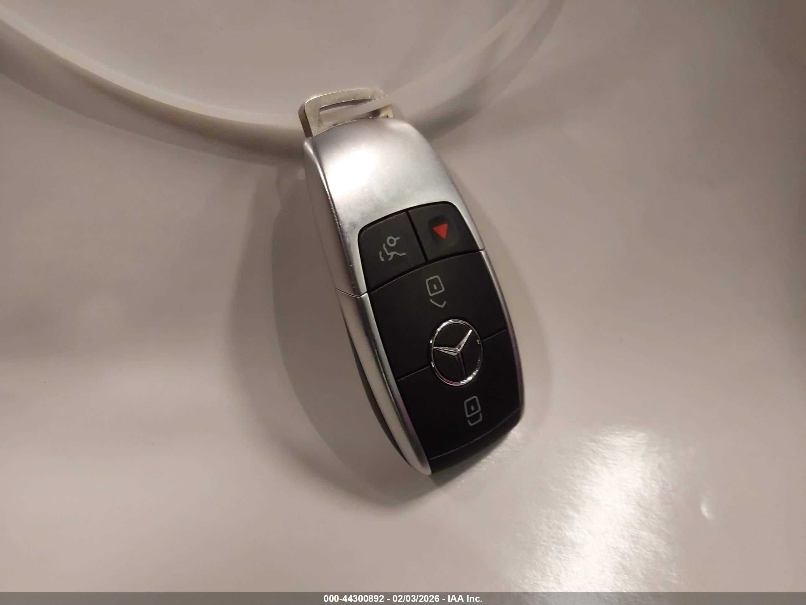 MERCEDES-BENZ GLC image 11