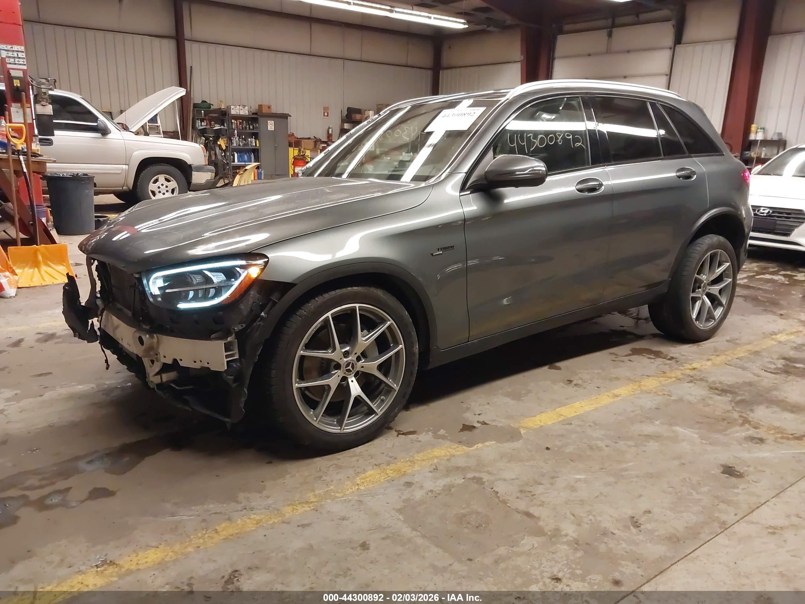 MERCEDES-BENZ GLC image 2