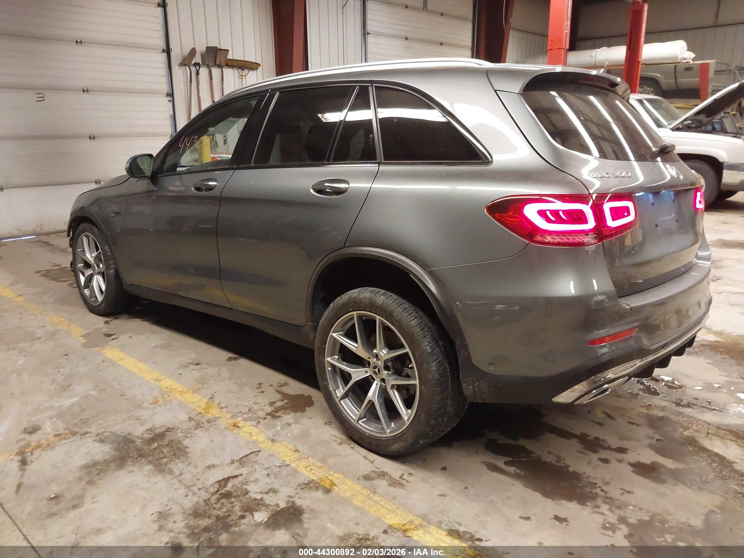 MERCEDES-BENZ GLC image 3