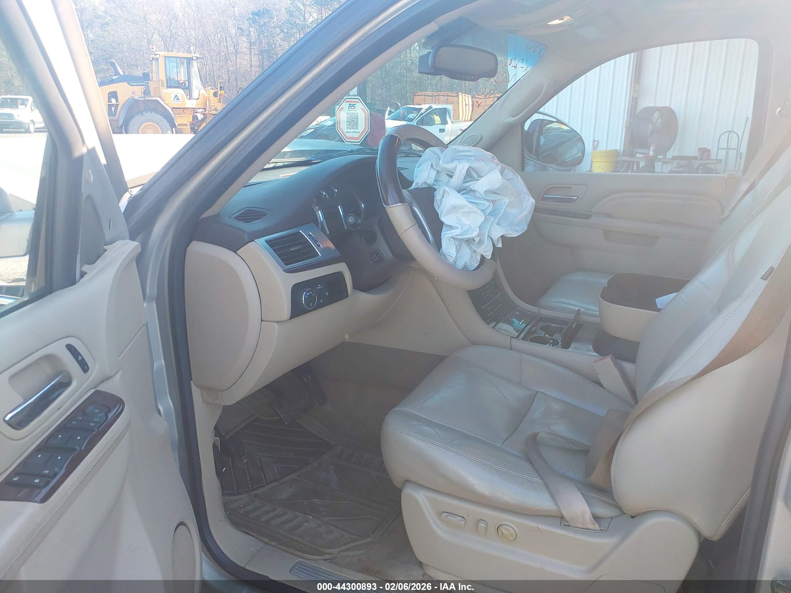 CADILLAC ESCALADE image 5