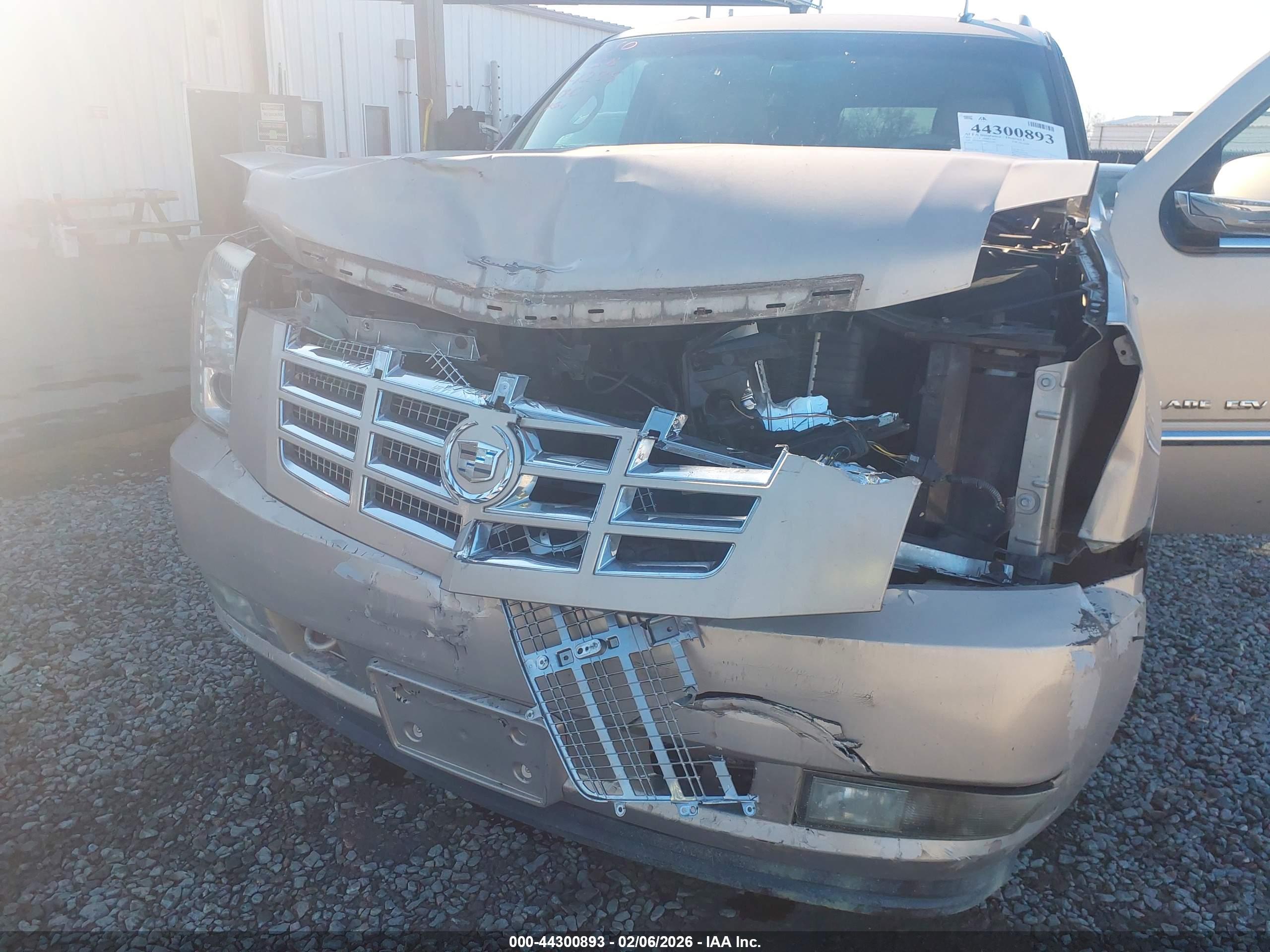 CADILLAC ESCALADE image 6