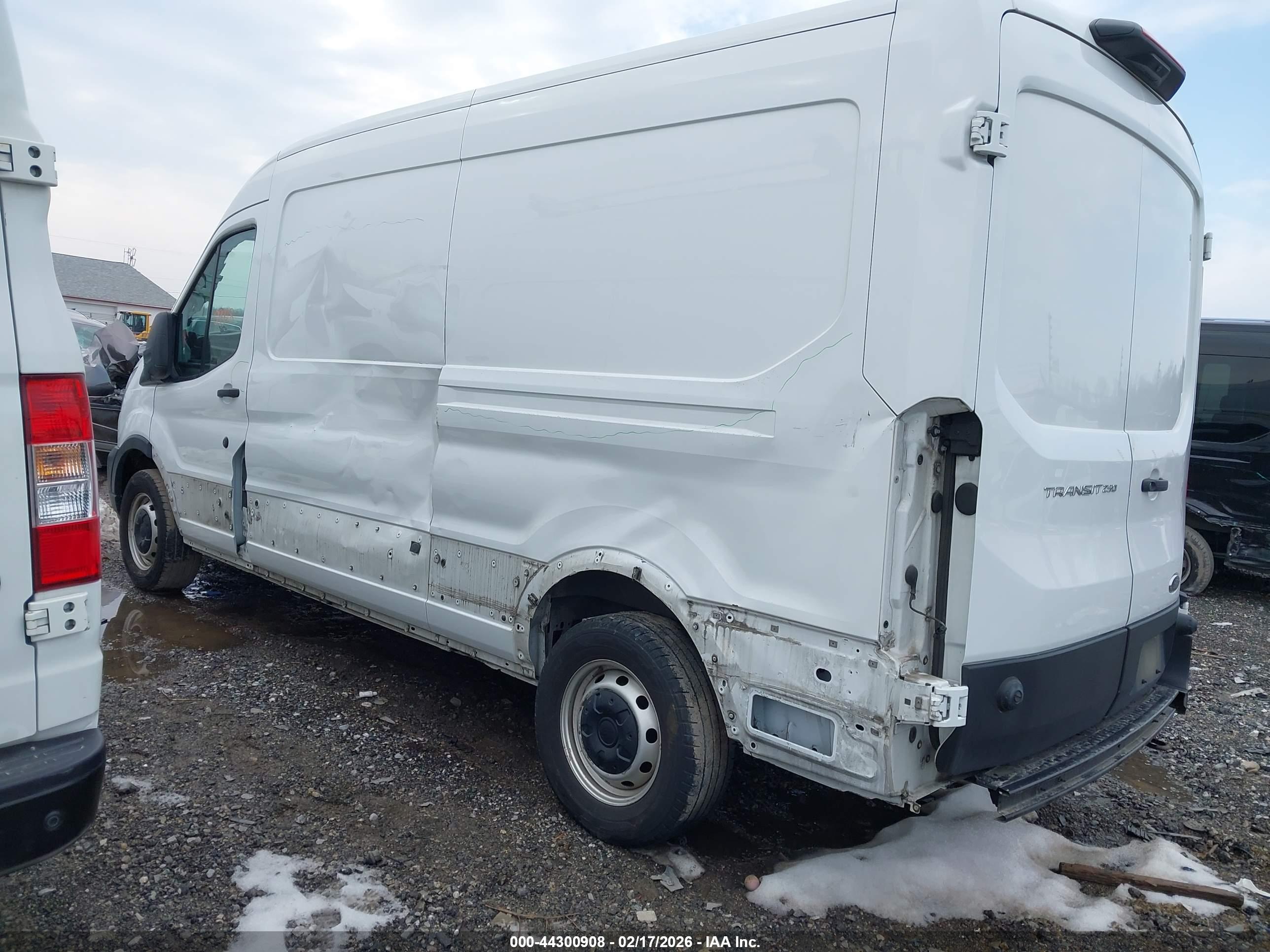 FORD TRANSIT-250 image 3