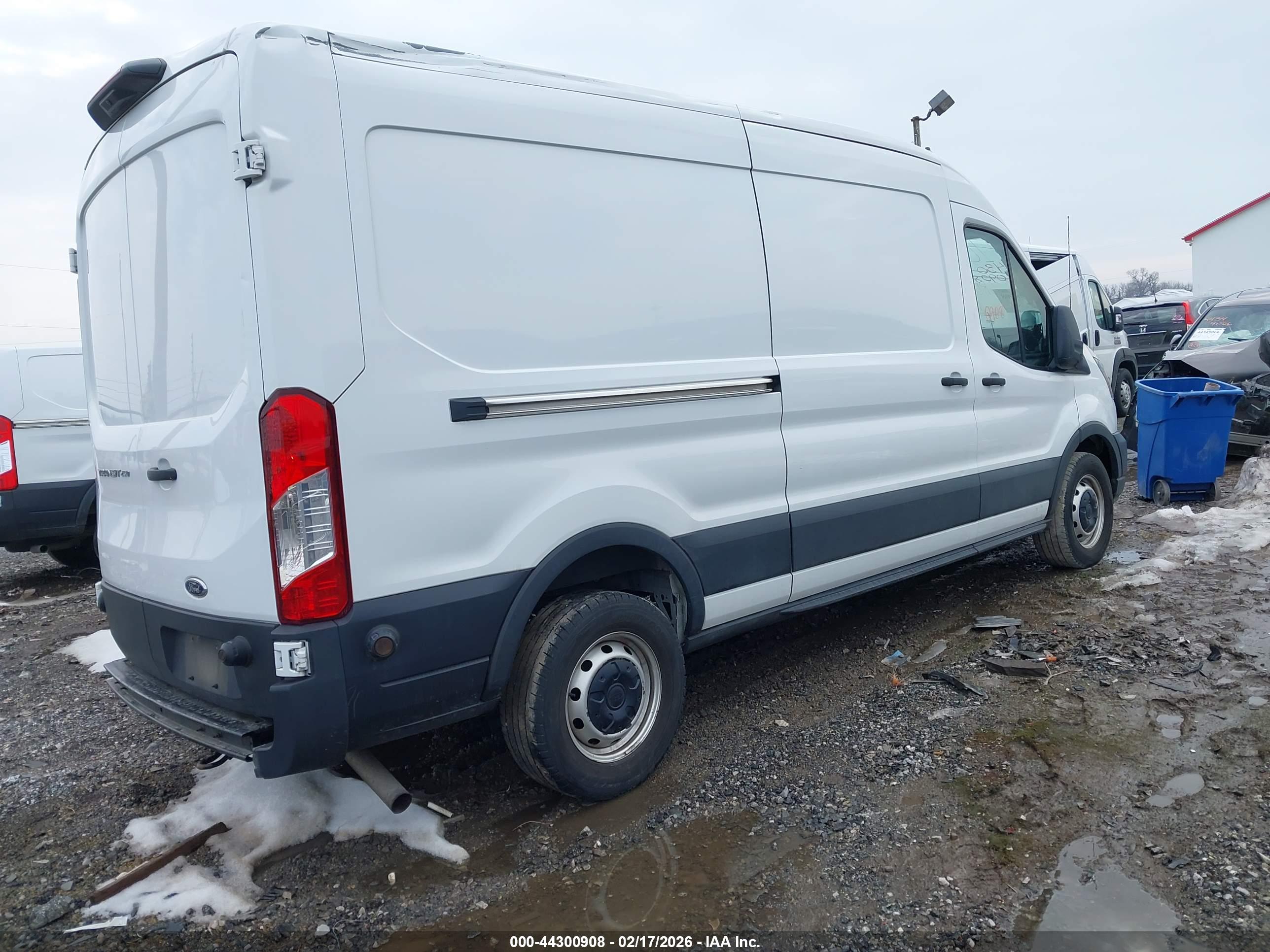 FORD TRANSIT-250 image 4