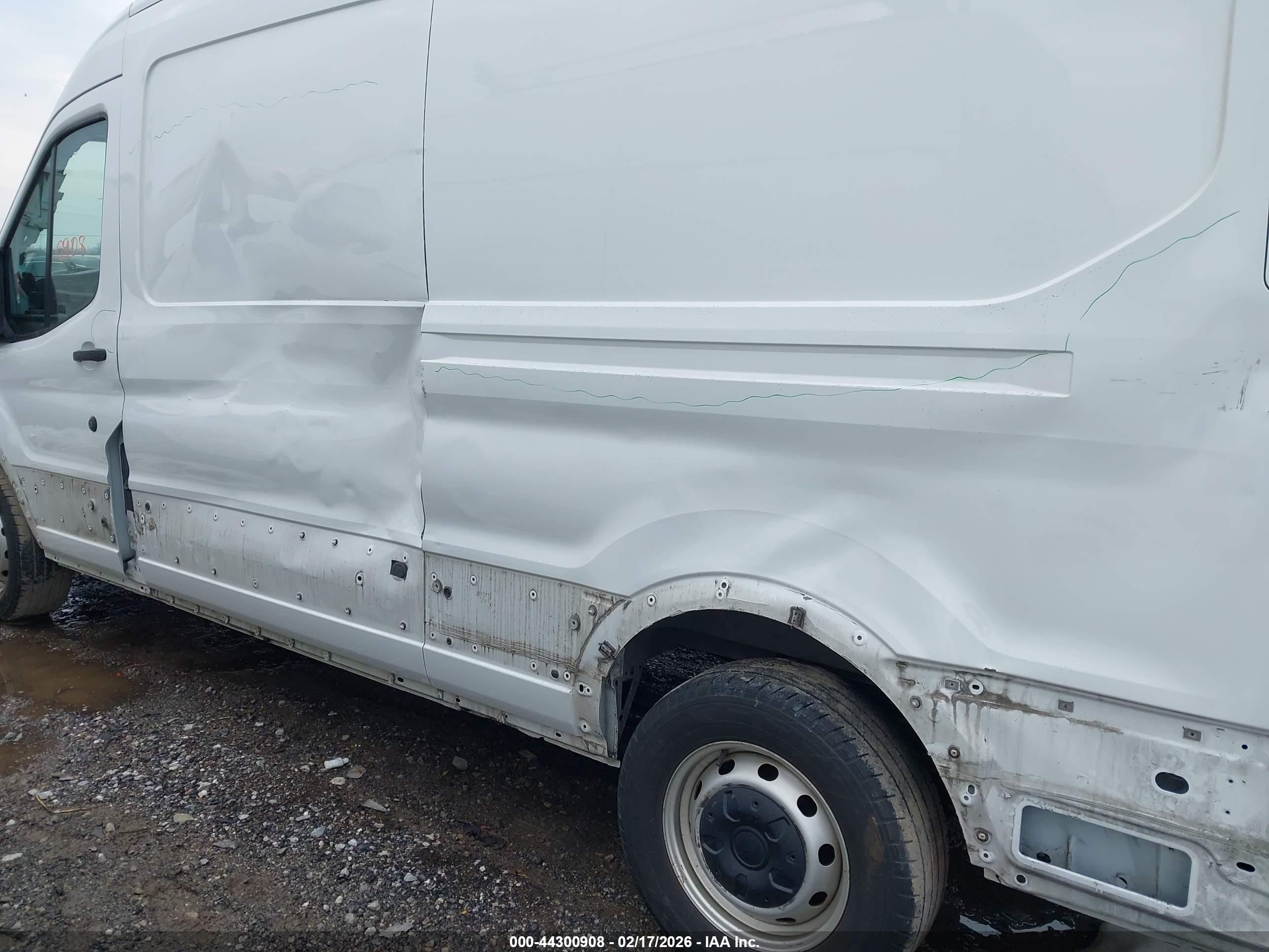 FORD TRANSIT-250 image 6