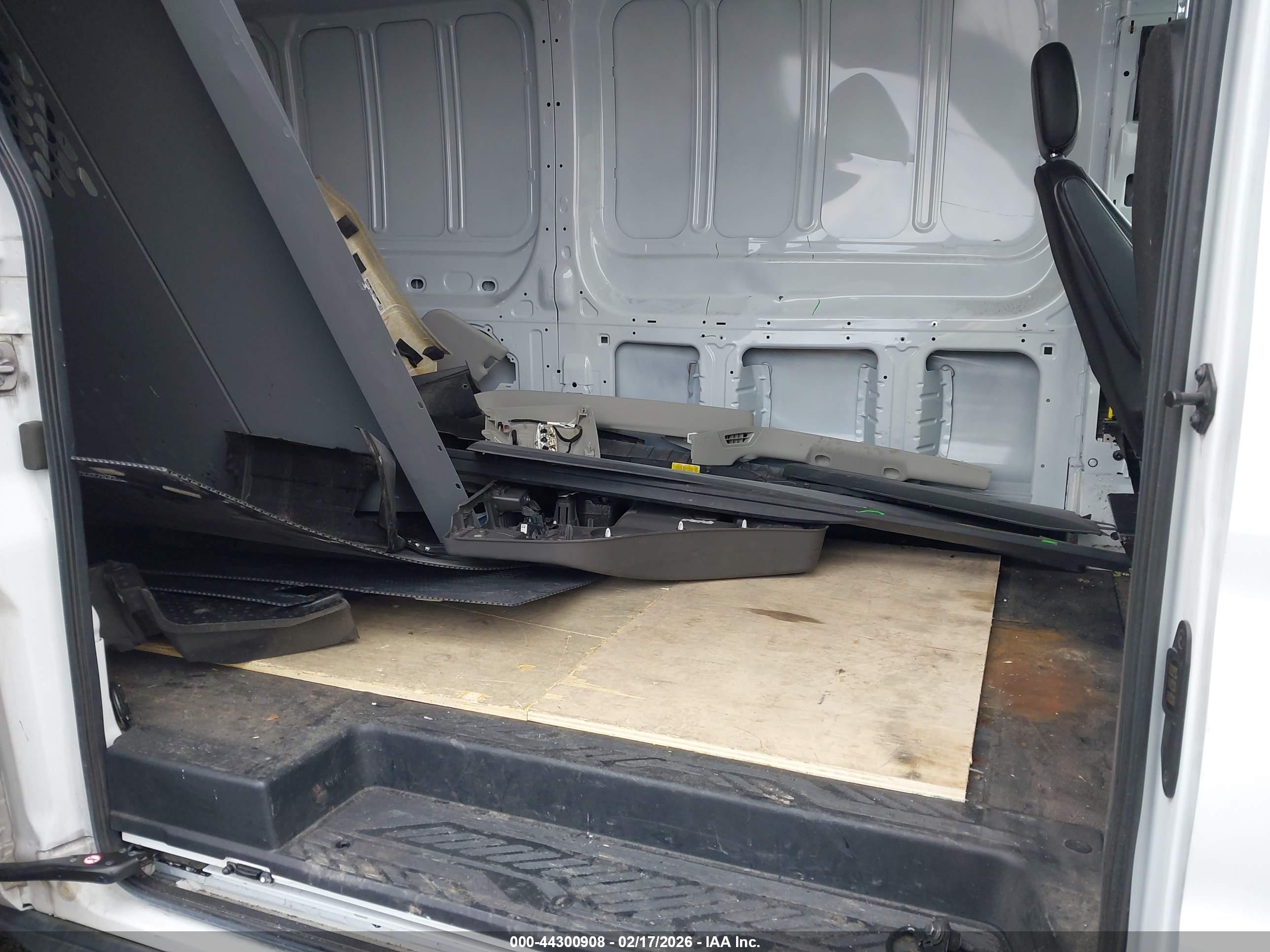 FORD TRANSIT-250 image 8