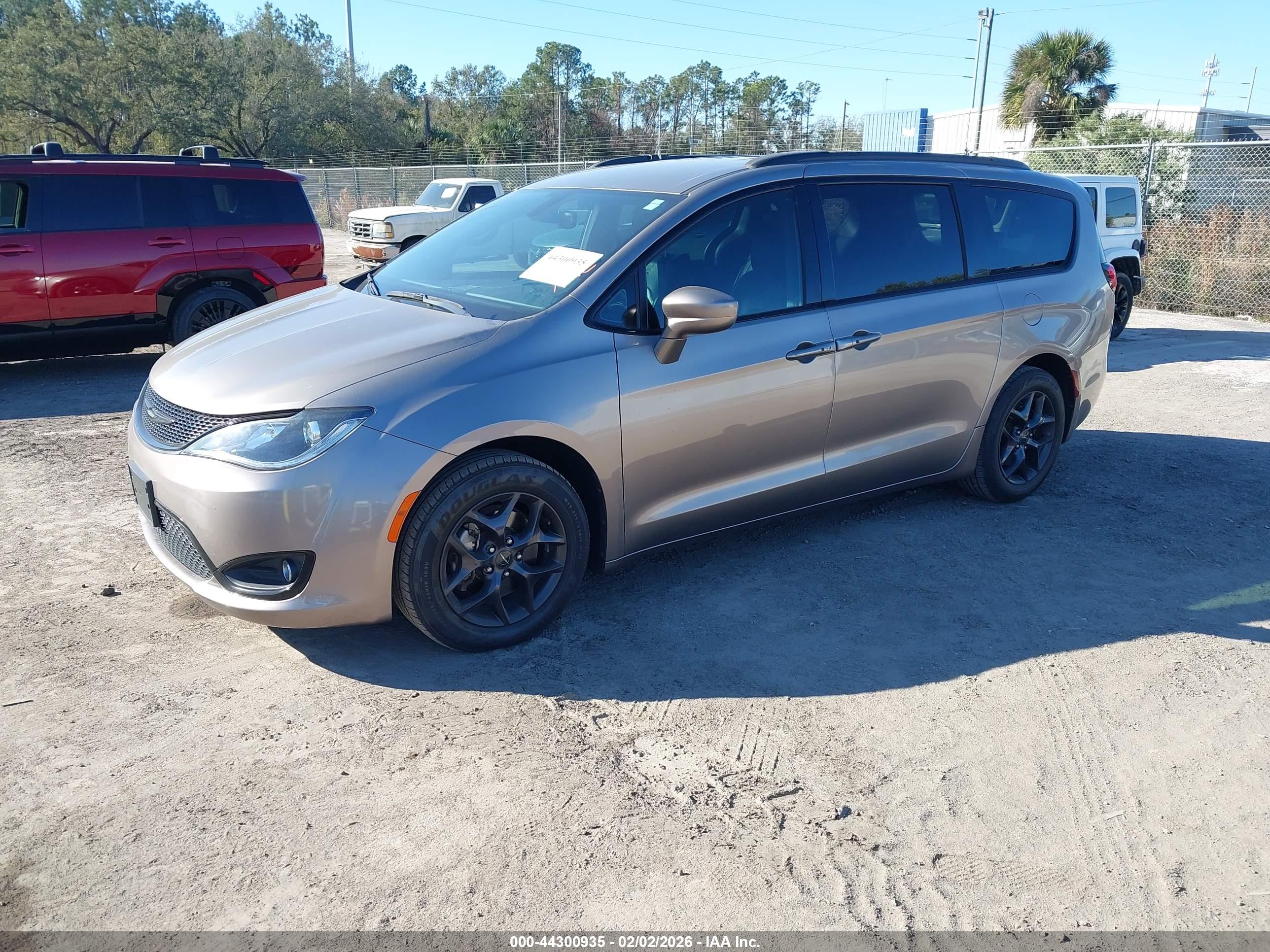 CHRYSLER PACIFICA image 2