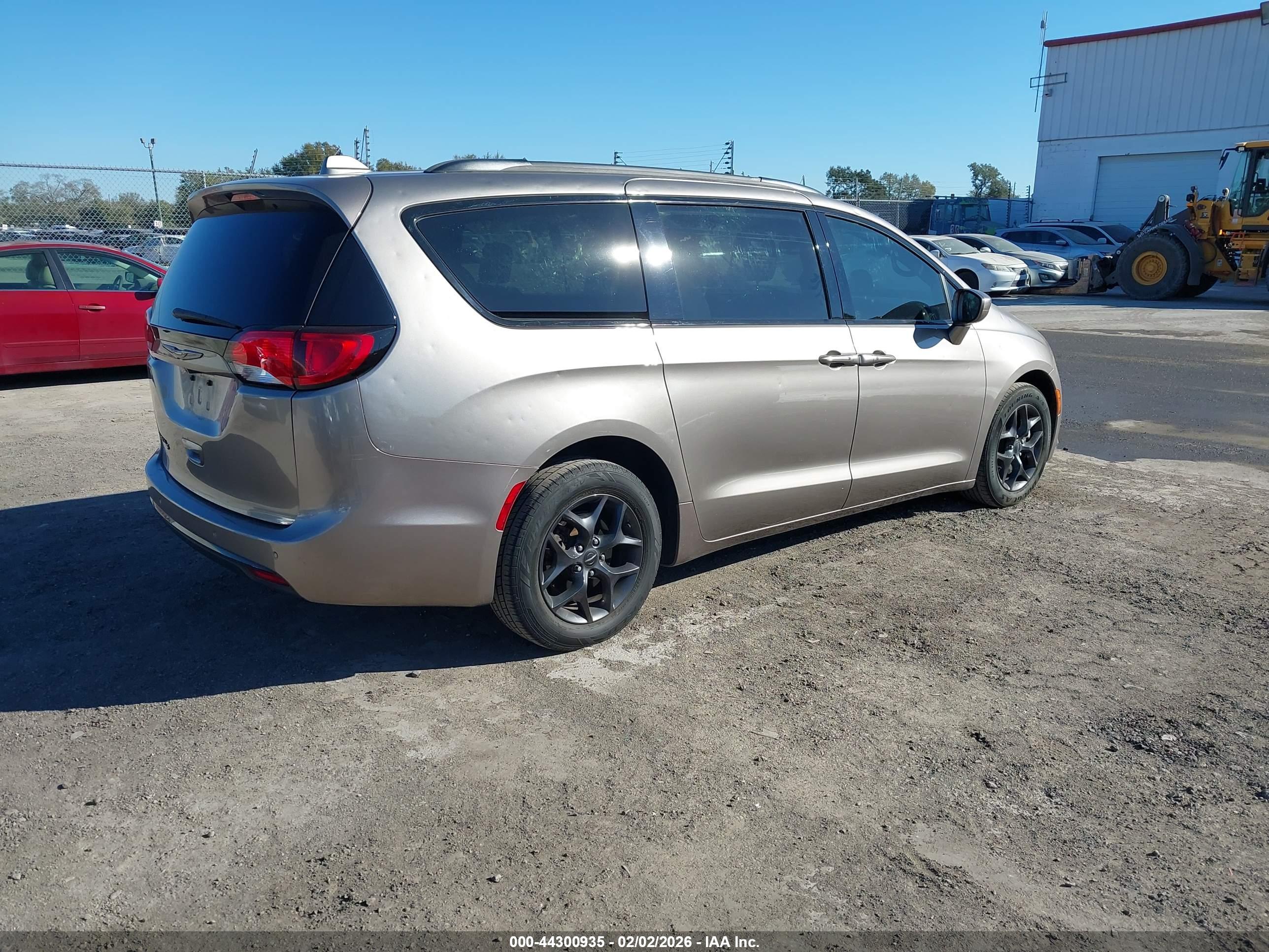 CHRYSLER PACIFICA image 4