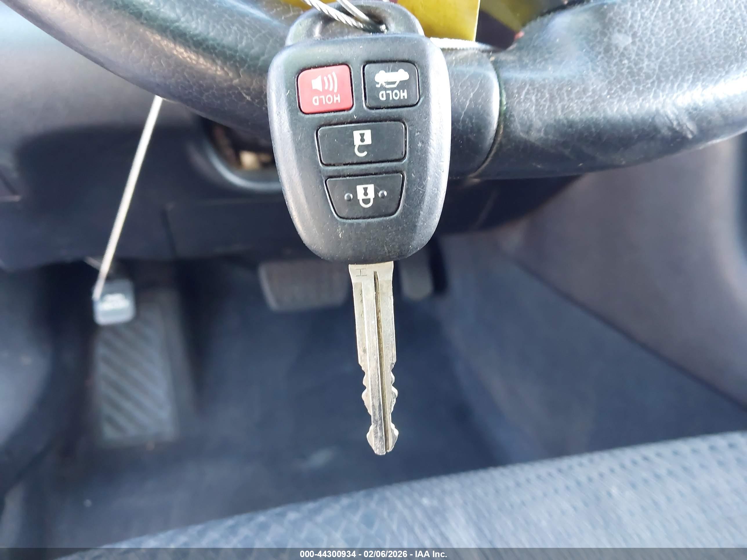 TOYOTA CAMRY image 11
