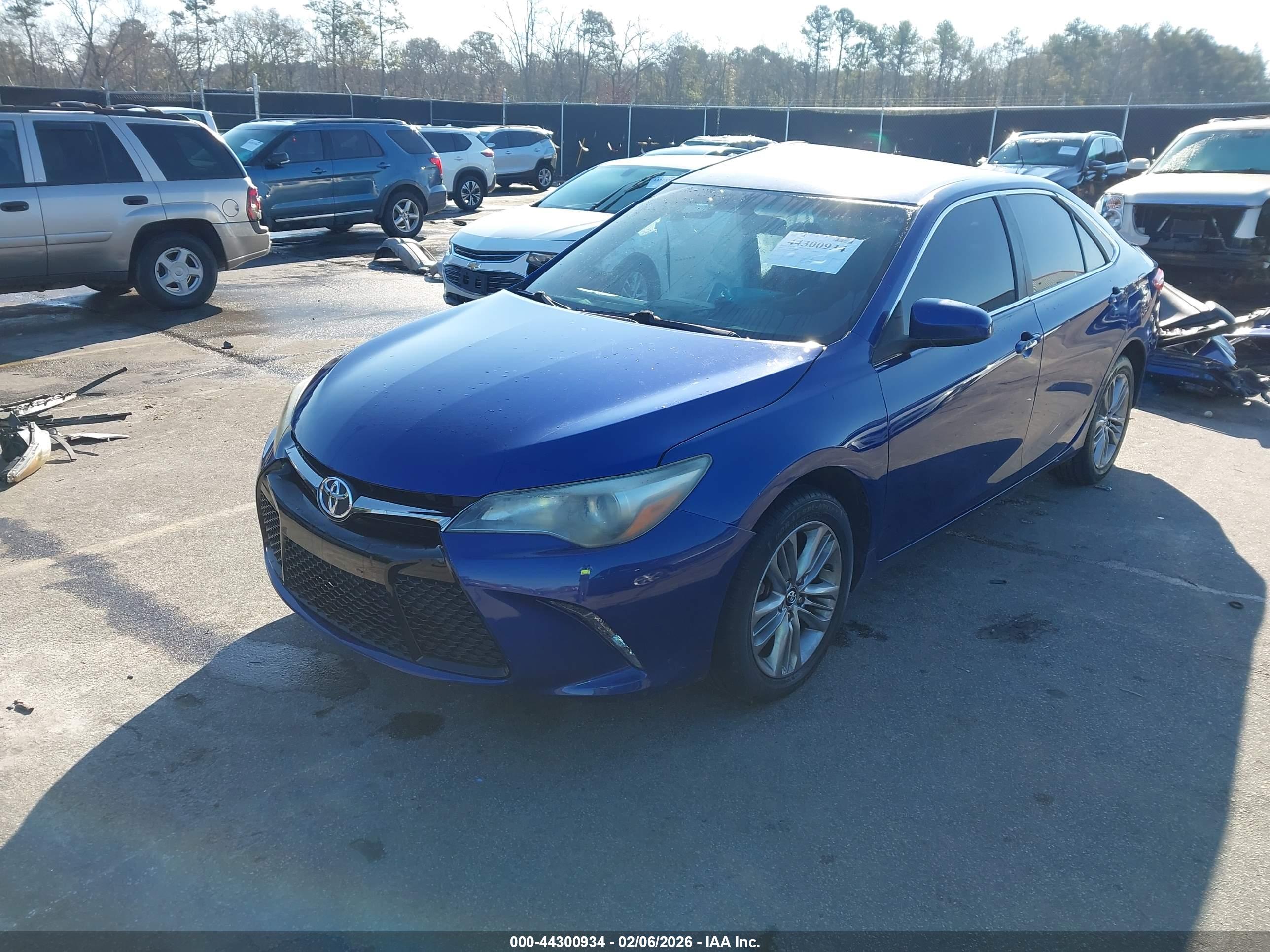 TOYOTA CAMRY image 2
