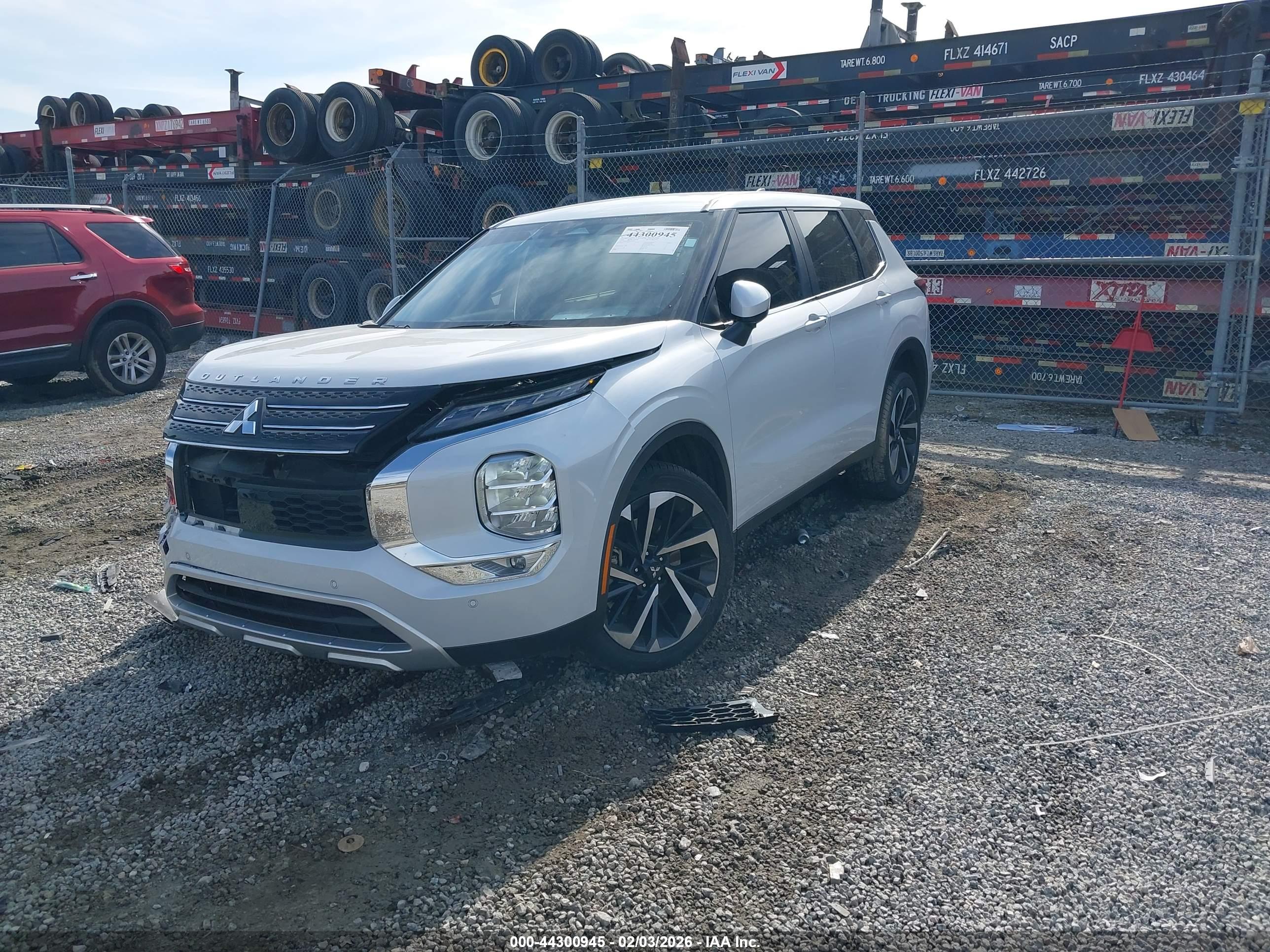 MITSUBISHI OUTLANDER image 2