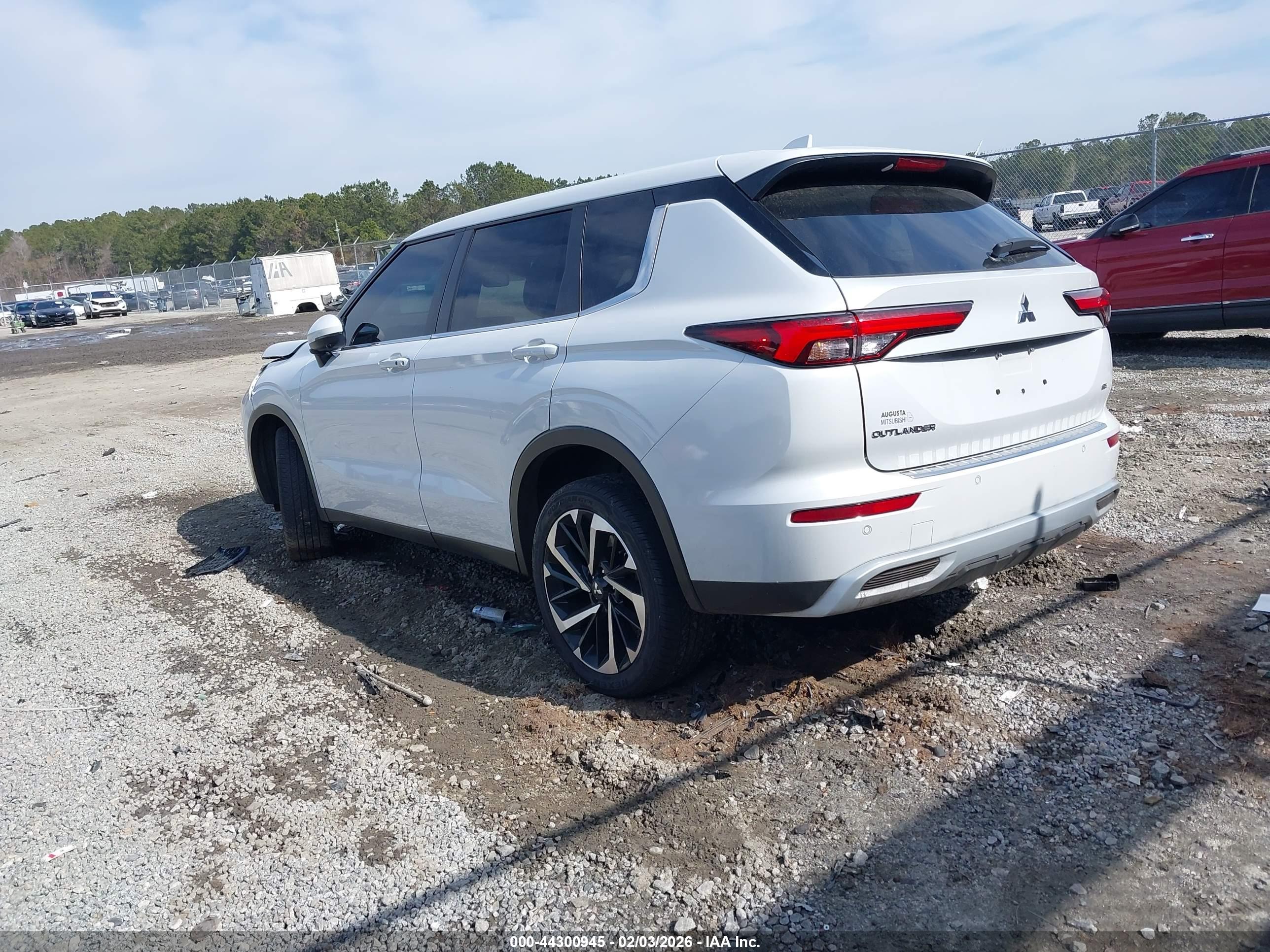 MITSUBISHI OUTLANDER image 3