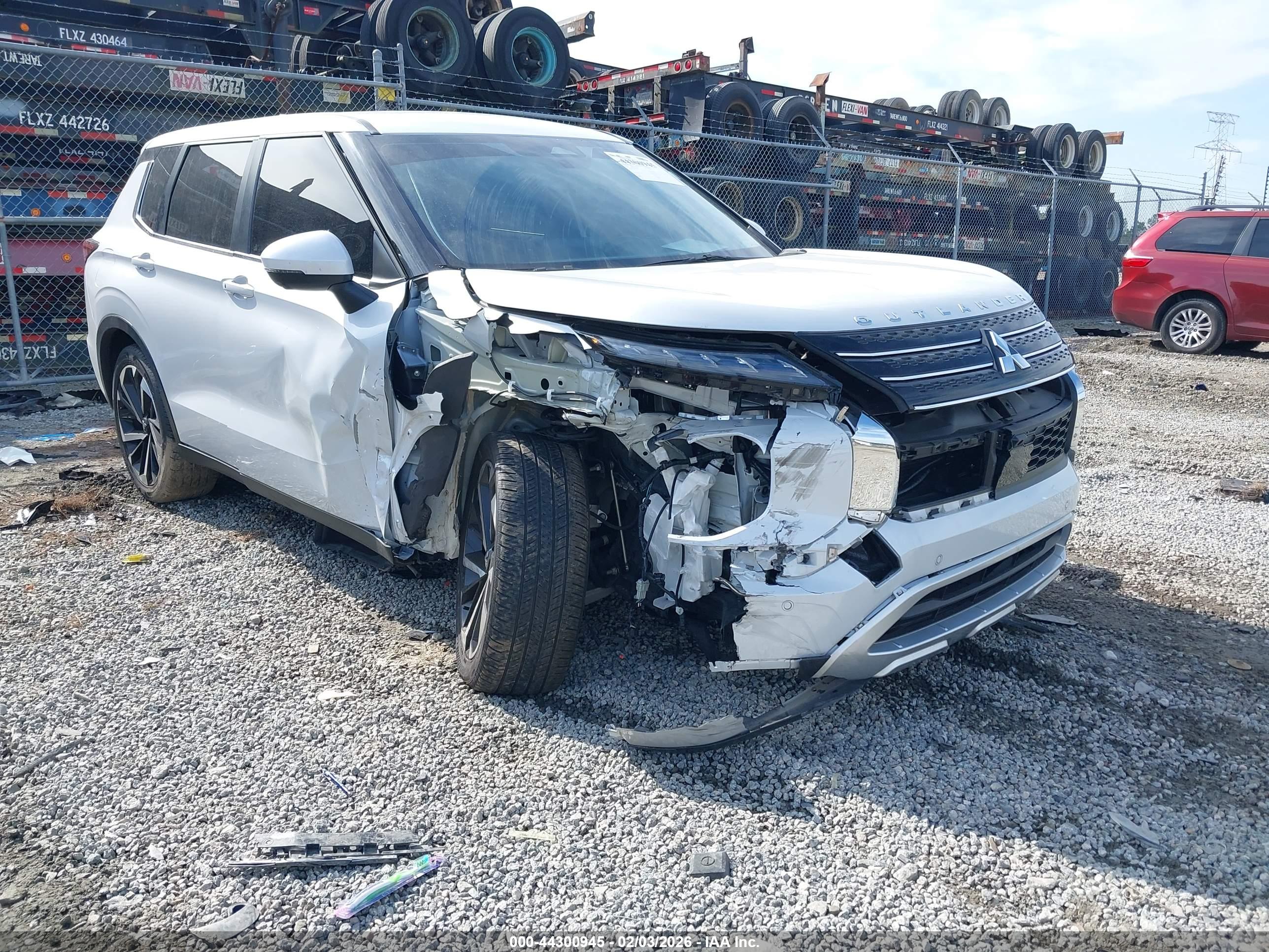 MITSUBISHI OUTLANDER image 6