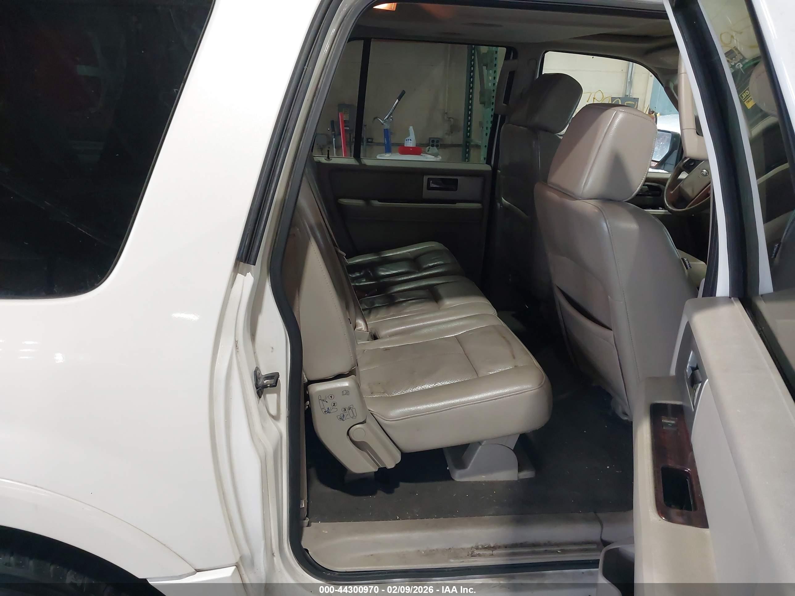 FORD EXPEDITION image 8