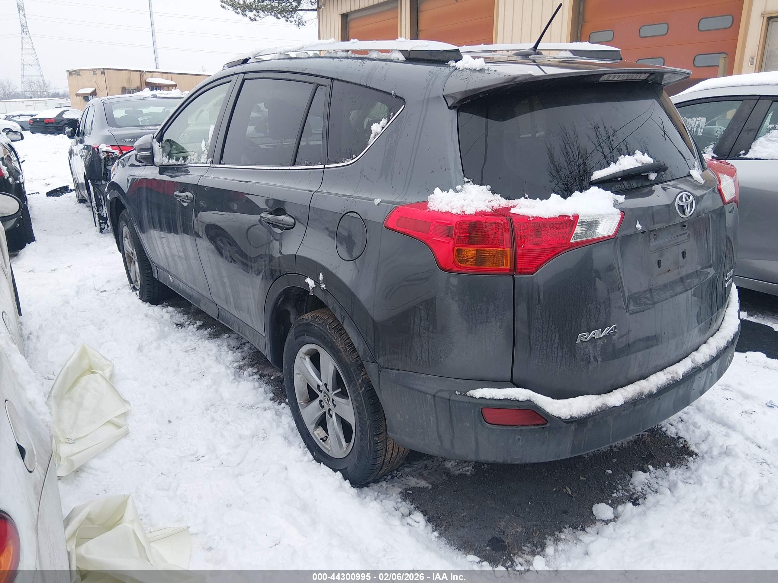 TOYOTA RAV4 image 3