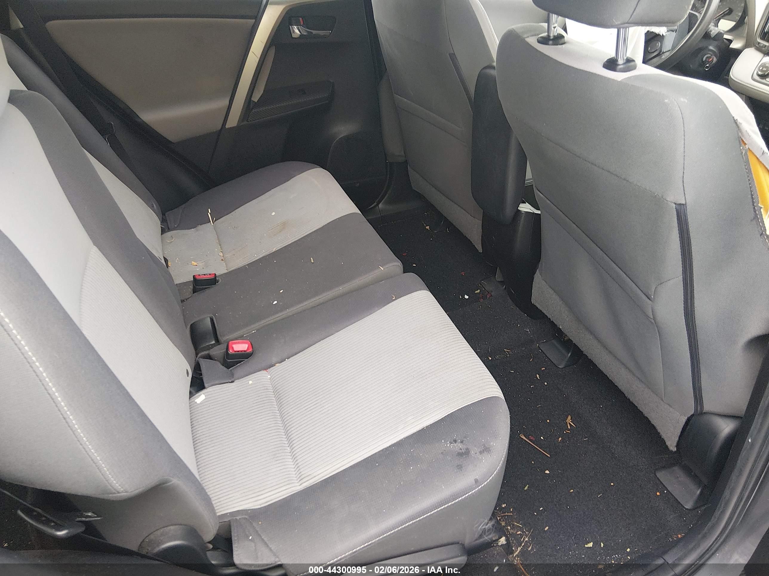 TOYOTA RAV4 image 8