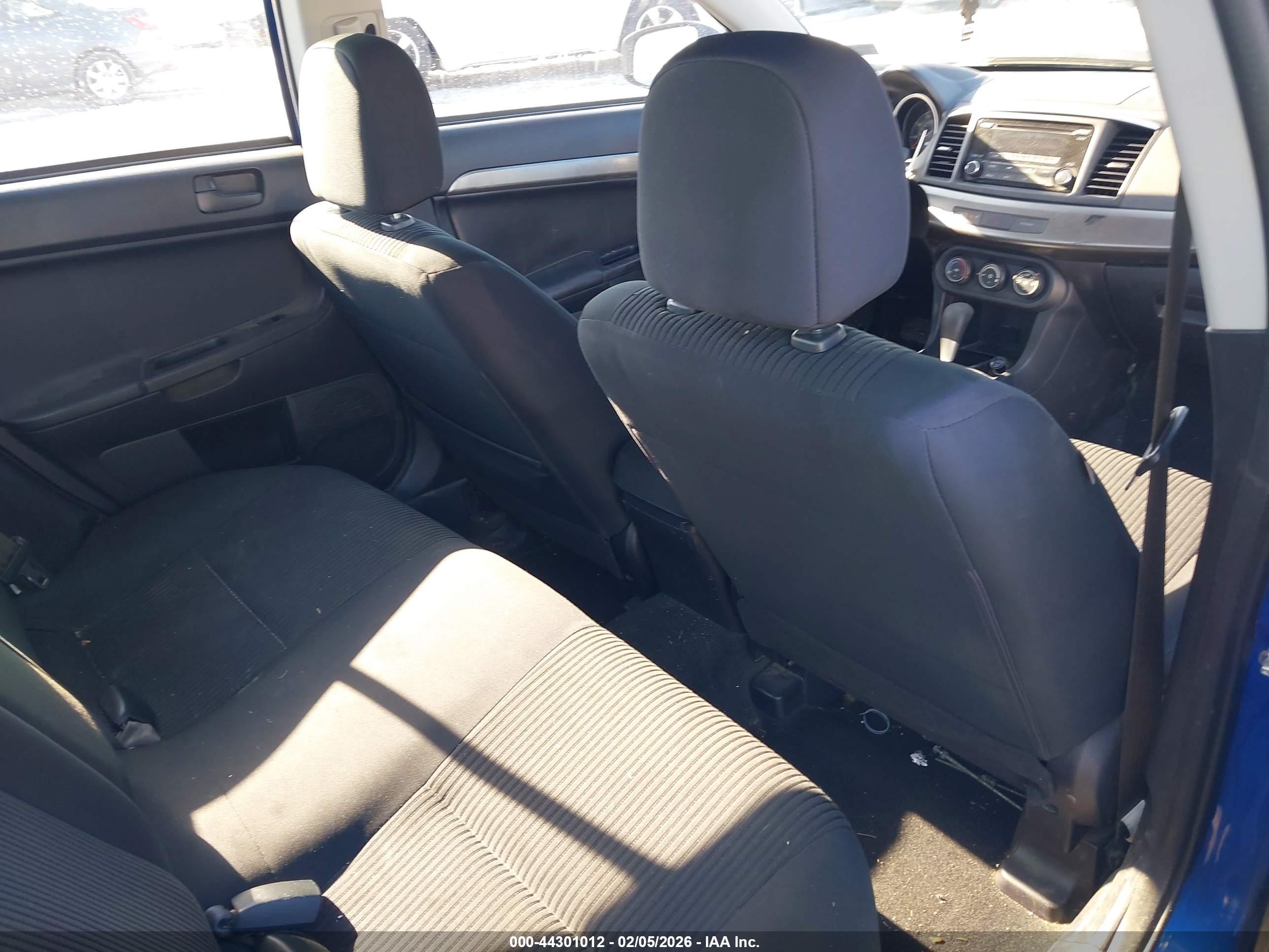 MITSUBISHI LANCER image 8