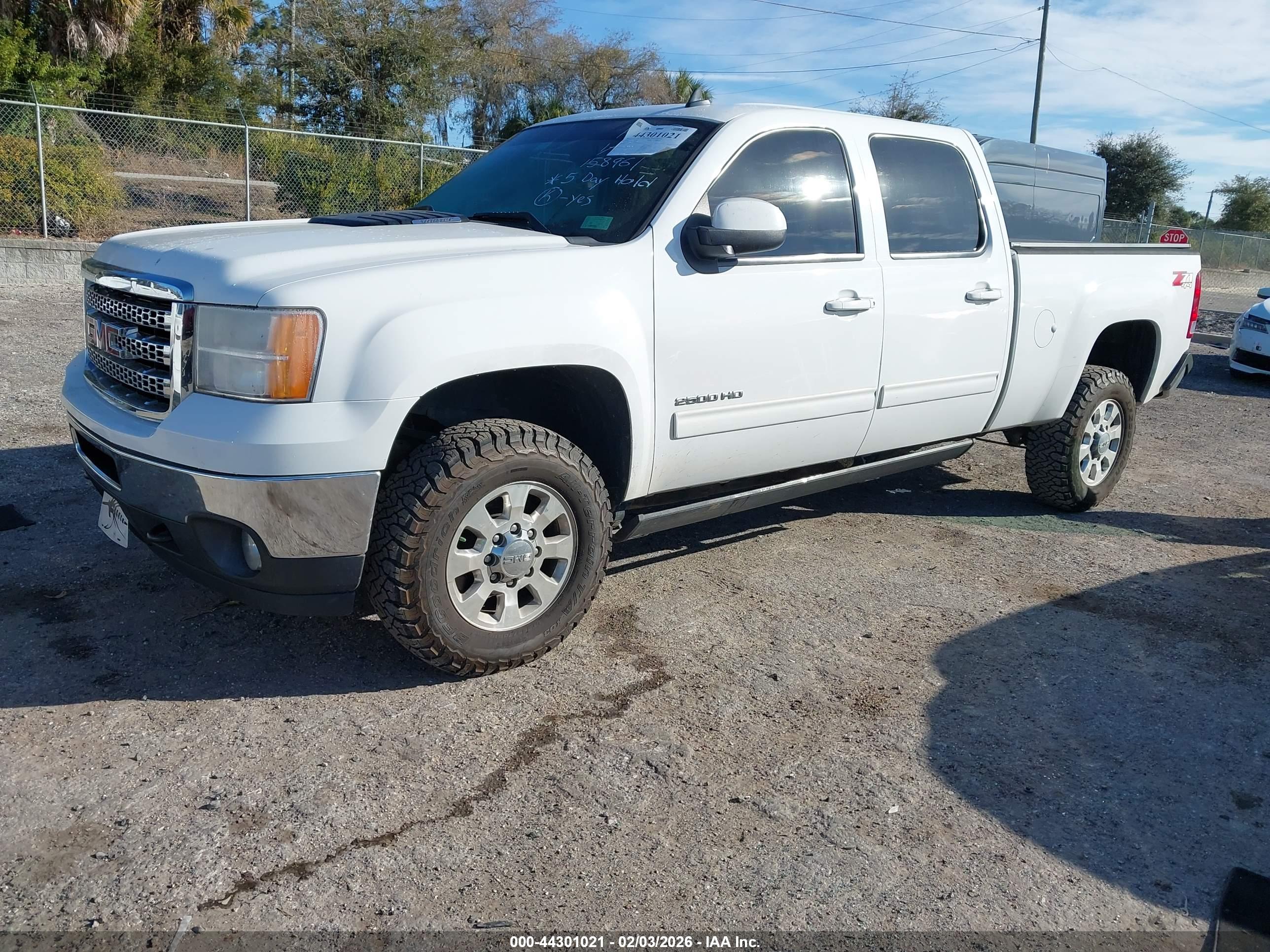 GMC SIERRA image 2