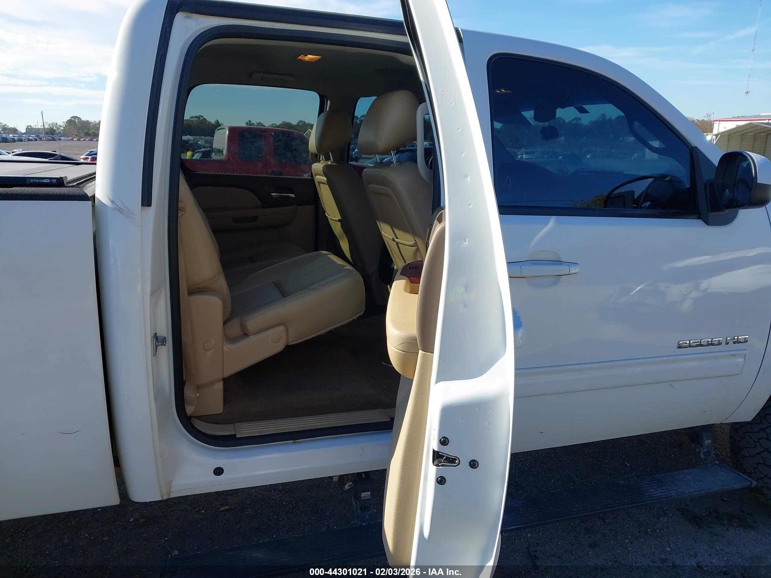 GMC SIERRA image 8
